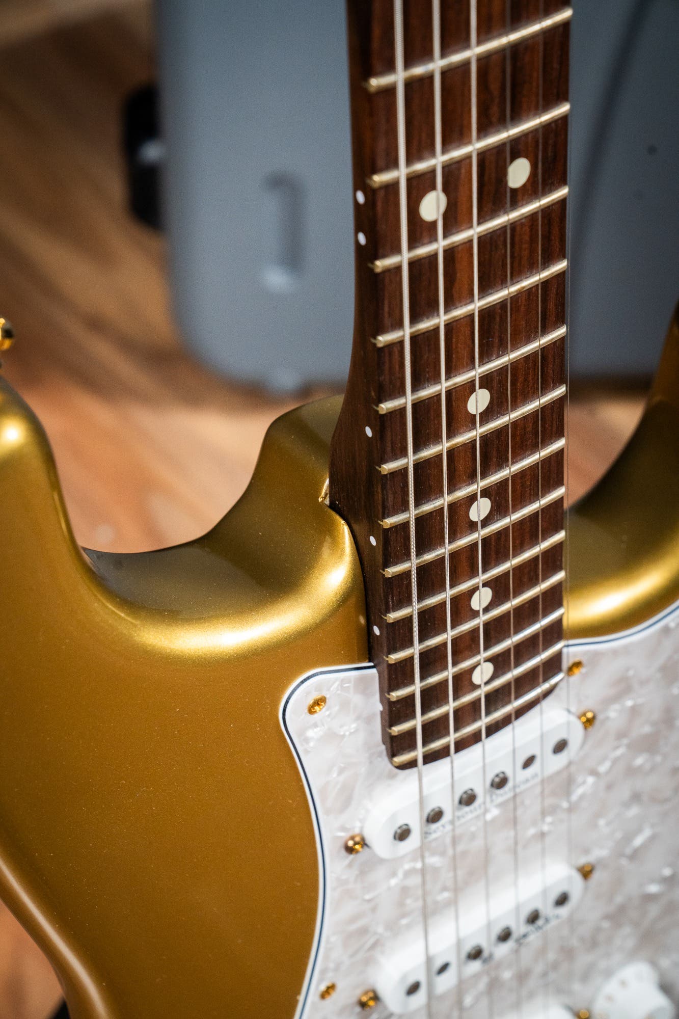 Partscaster - Lincoln Brewster Strat Body / Full RW Neck / Vegatrem / Gilmour & Hendrix Pickups w/DLX Case - Aztec Gold - Pre-Owned