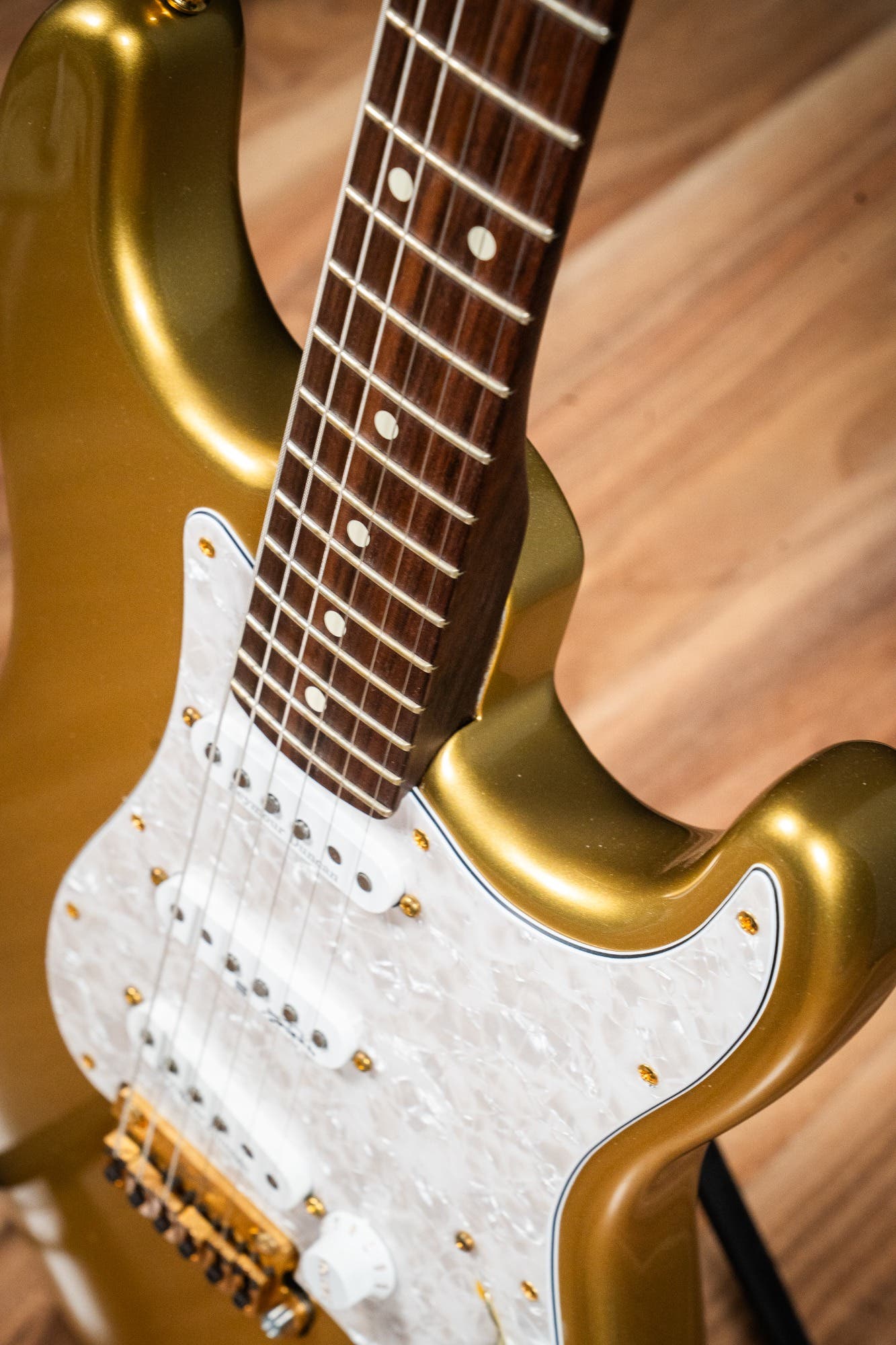 Partscaster - Lincoln Brewster Strat Body / Full RW Neck / Vegatrem / Gilmour & Hendrix Pickups w/DLX Case - Aztec Gold - Pre-Owned