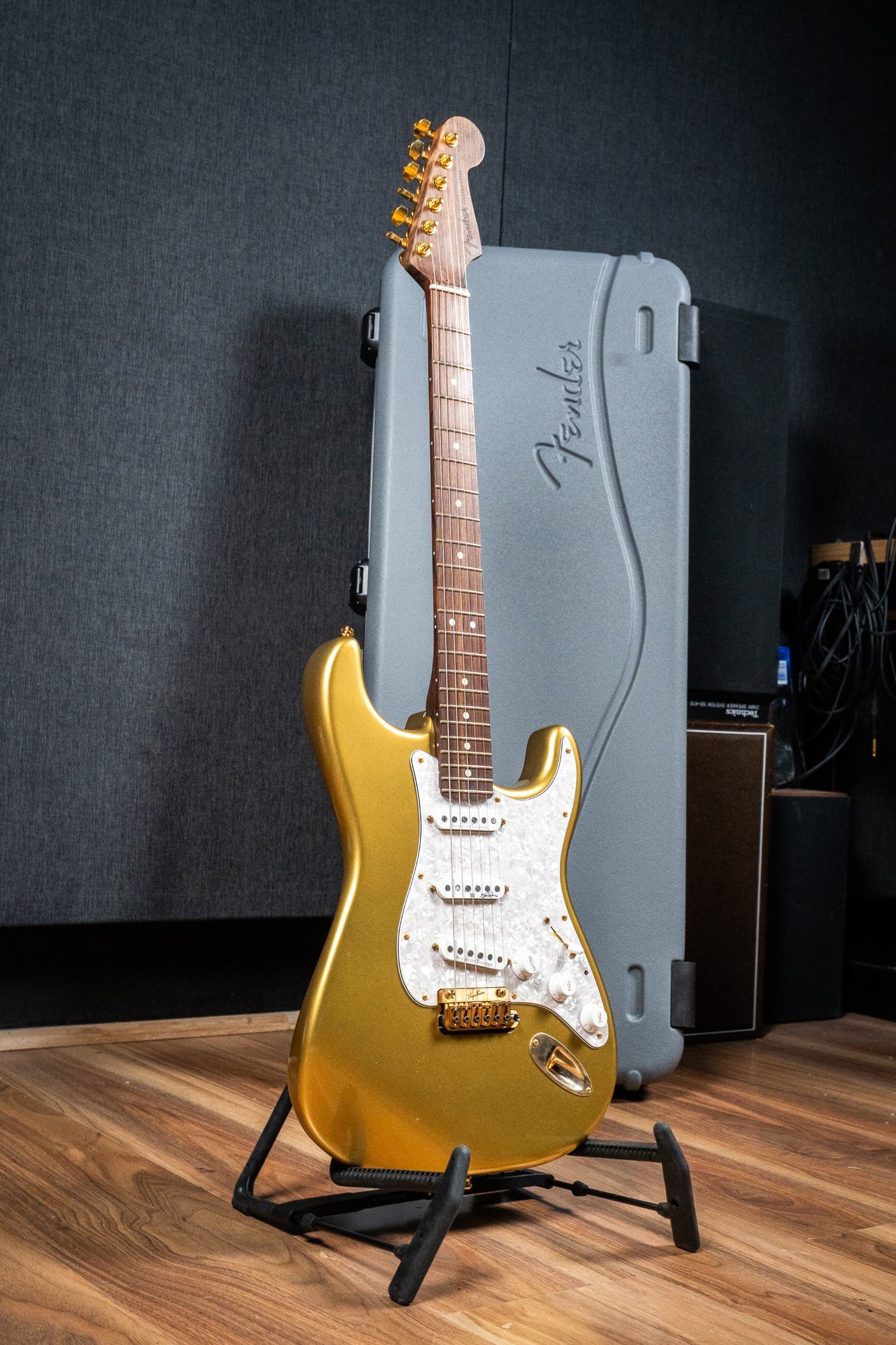 Partscaster - Lincoln Brewster Strat Body / Full RW Neck / Vegatrem / Gilmour & Hendrix Pickups w/DLX Case - Aztec Gold - Pre-Owned