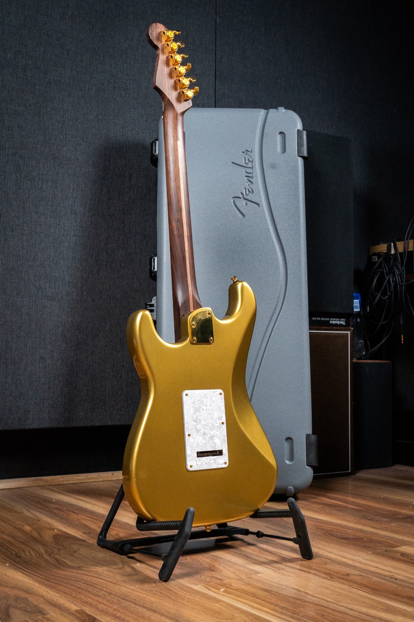 Partscaster - Lincoln Brewster Strat Body / Full RW Neck / Vegatrem / Gilmour & Hendrix Pickups w/DLX Case - Aztec Gold - Pre-Owned