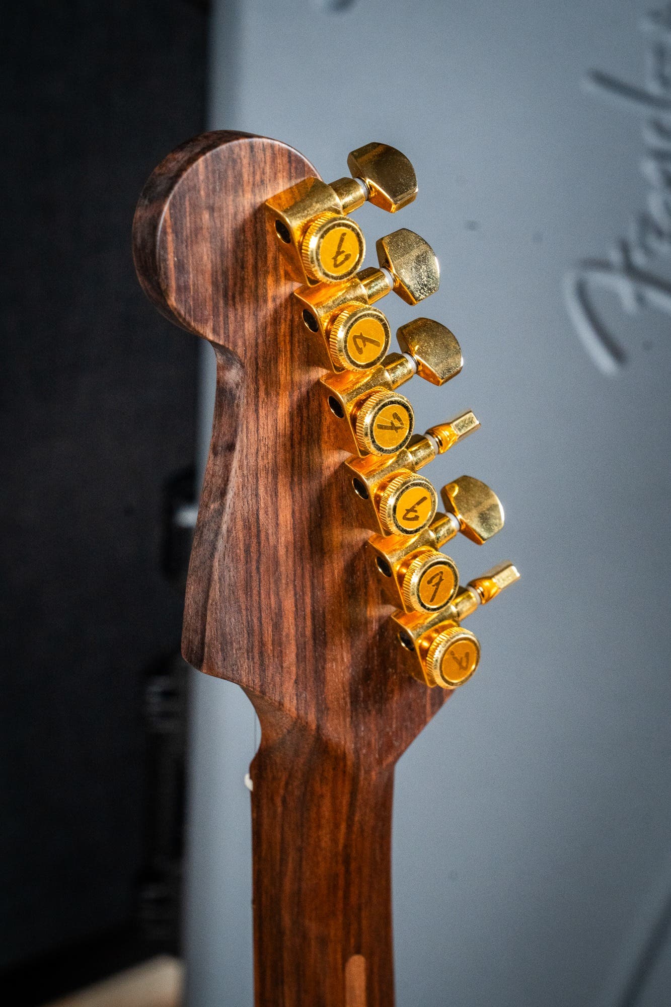 Partscaster - Lincoln Brewster Strat Body / Full RW Neck / Vegatrem / Gilmour & Hendrix Pickups w/DLX Case - Aztec Gold - Pre-Owned