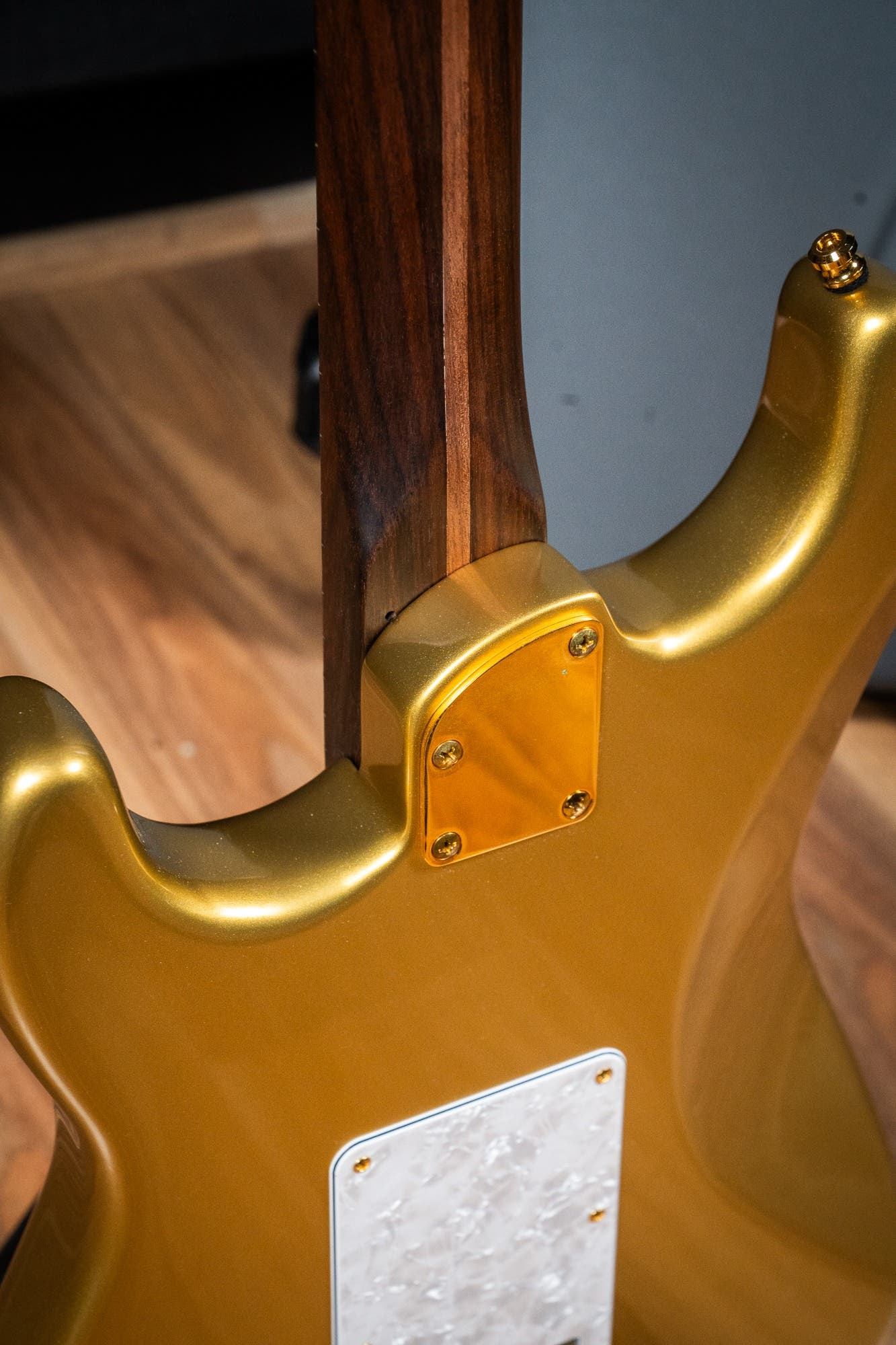 Partscaster - Lincoln Brewster Strat Body / Full RW Neck / Vegatrem / Gilmour & Hendrix Pickups w/DLX Case - Aztec Gold - Pre-Owned