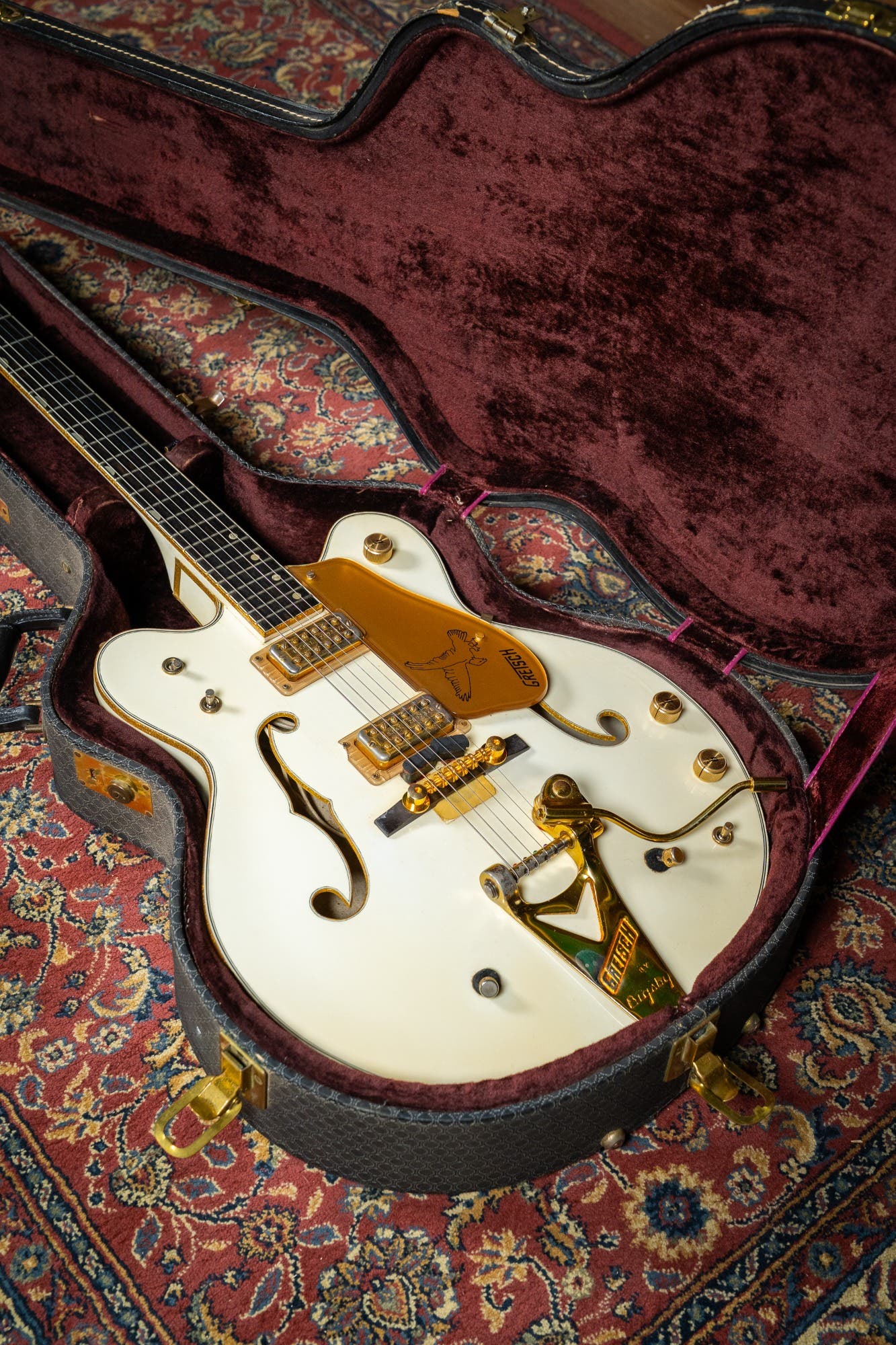 Gretsch 1972 White Falcon G6136 w/Case - Pre-Owned (Vintage)