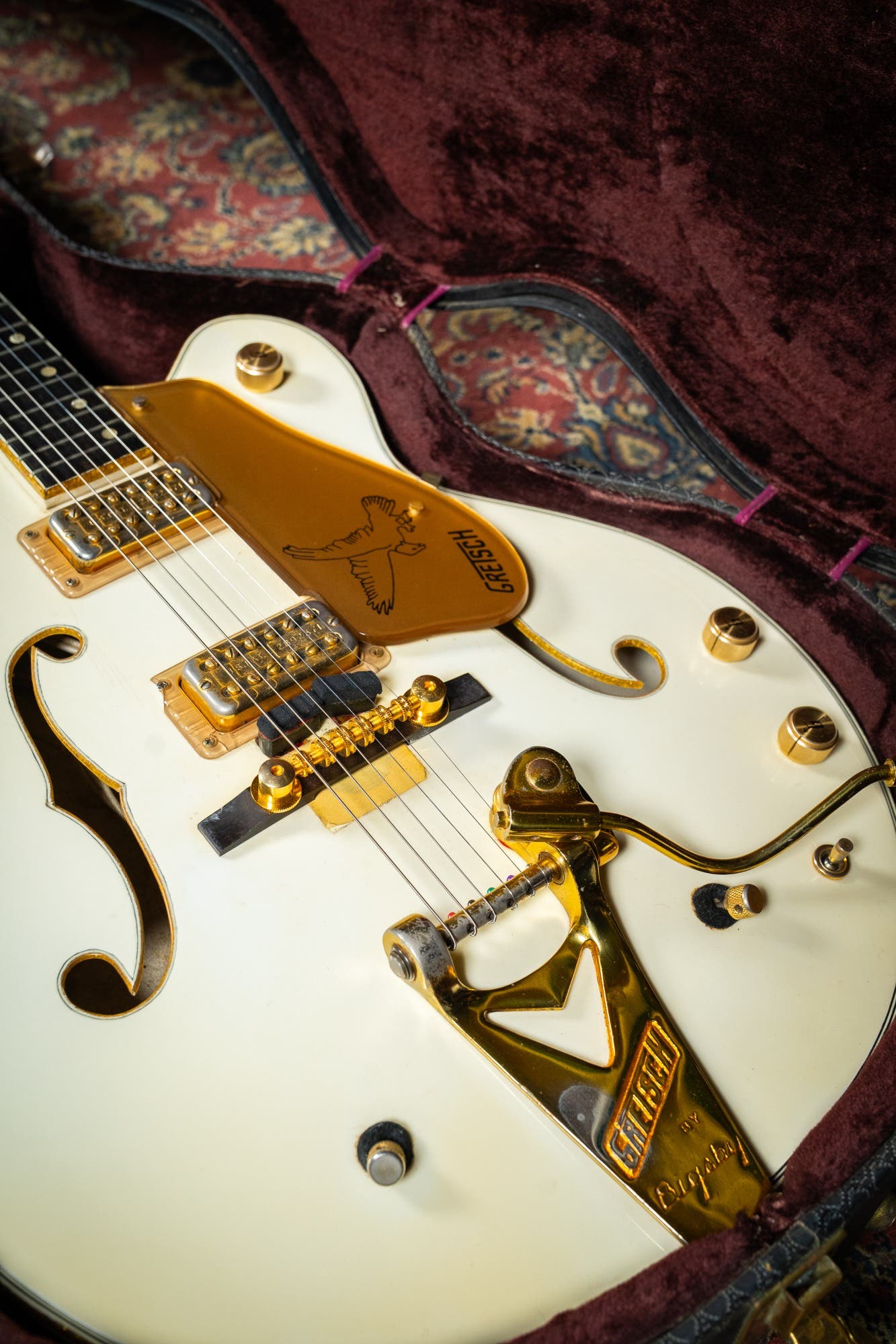 Gretsch 1972 White Falcon G6136 w/Case - Pre-Owned (Vintage)