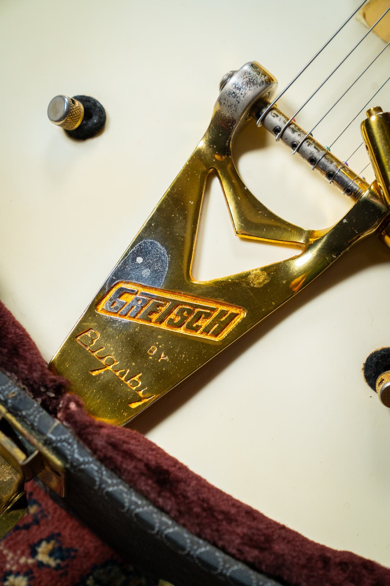 Gretsch 1972 White Falcon G6136 w/Case - Pre-Owned (Vintage)