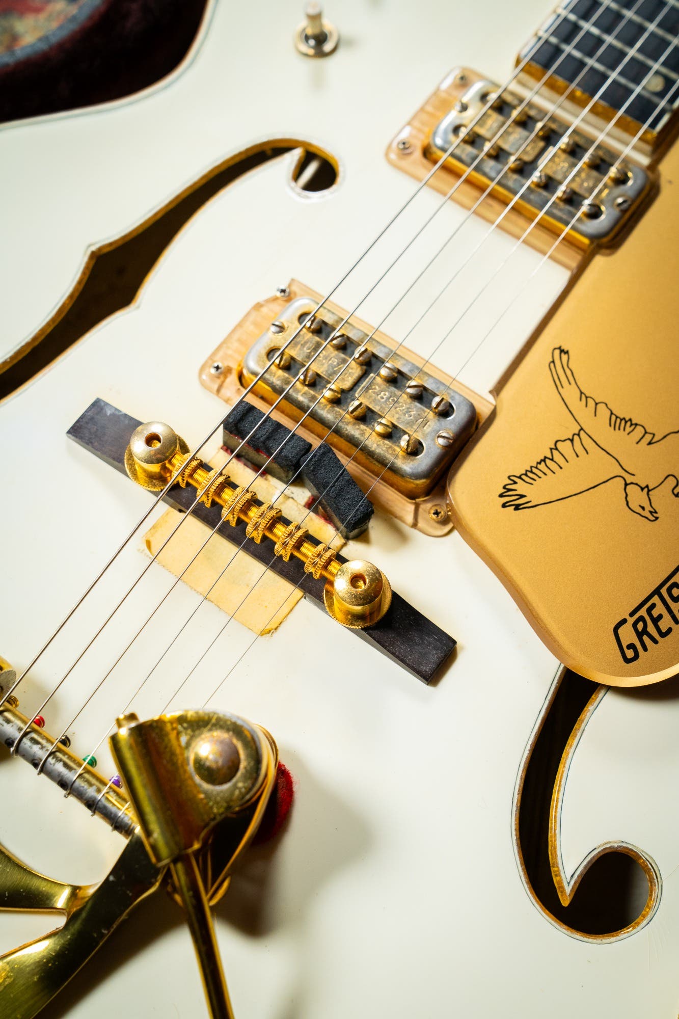 Gretsch 1972 White Falcon G6136 w/Case - Pre-Owned (Vintage)