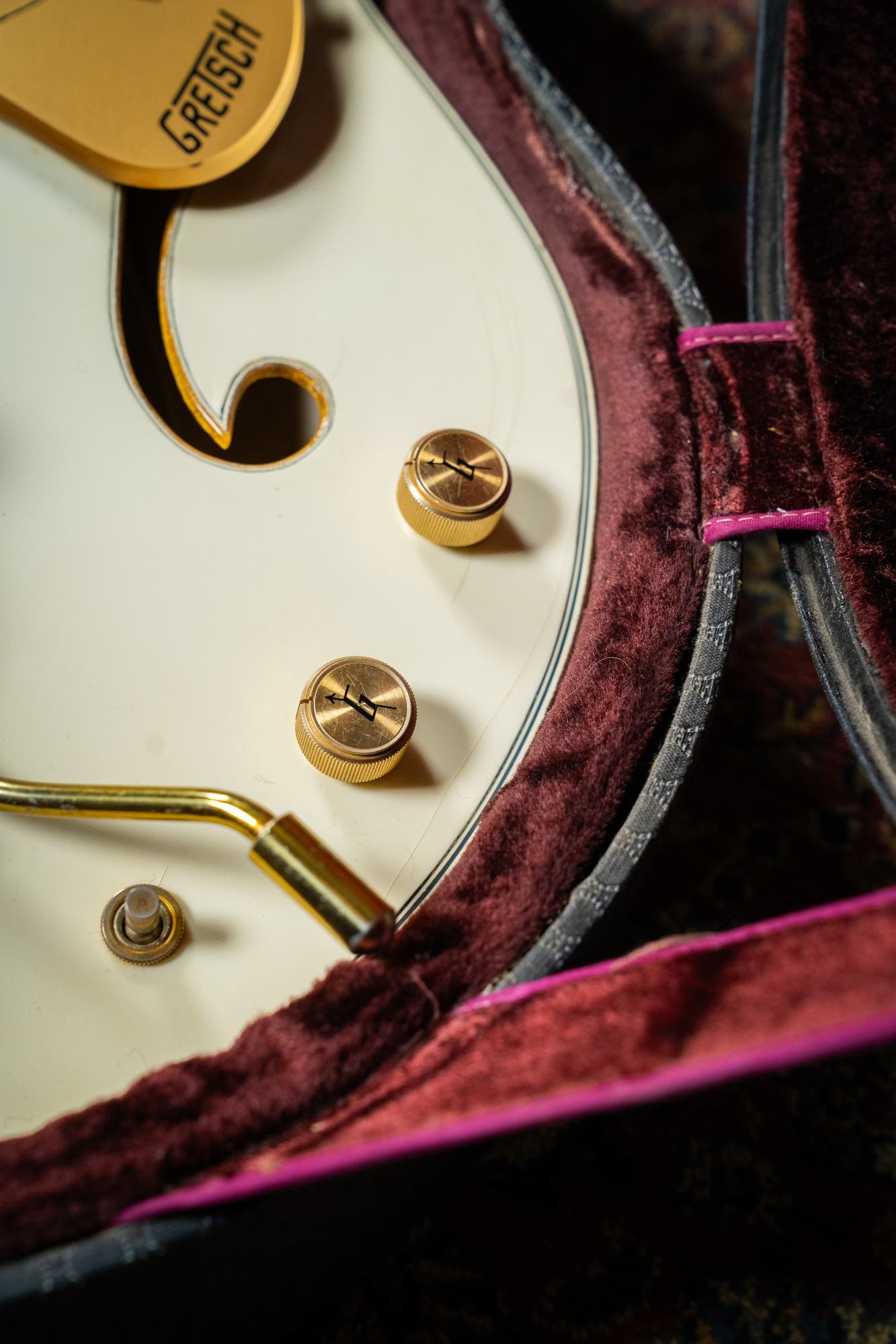 Gretsch 1972 White Falcon G6136 w/Case - Pre-Owned (Vintage)