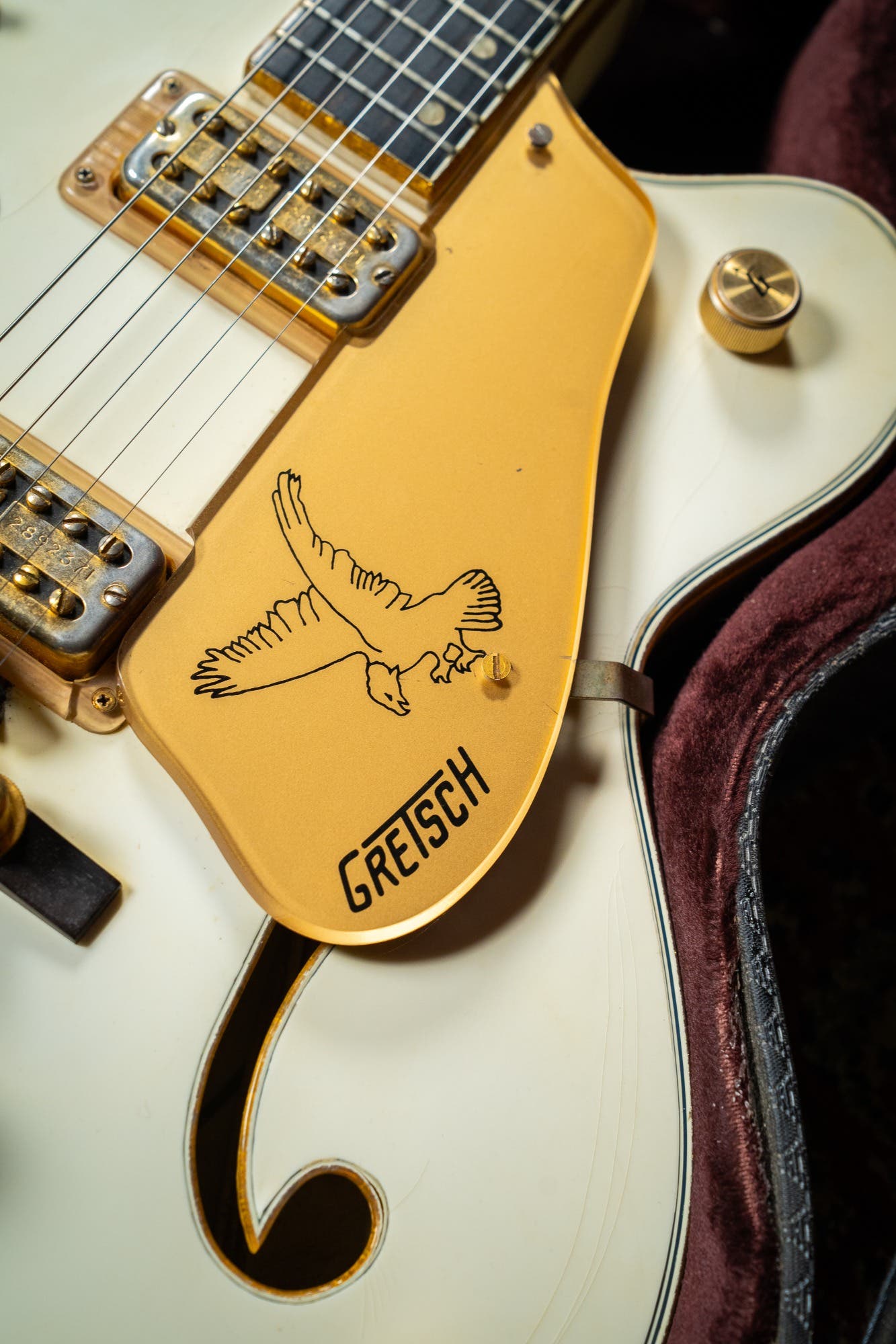Gretsch 1972 White Falcon G6136 w/Case - Pre-Owned (Vintage)