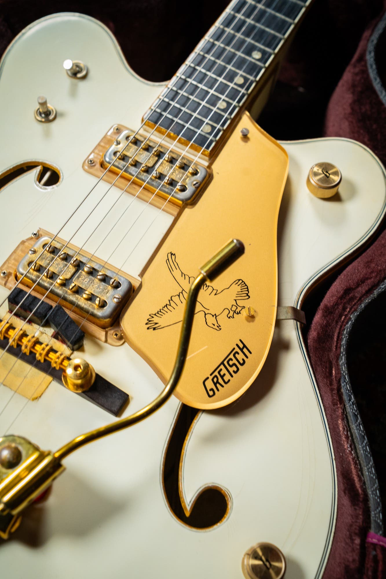 Gretsch 1972 White Falcon G6136 w/Case - Pre-Owned (Vintage)