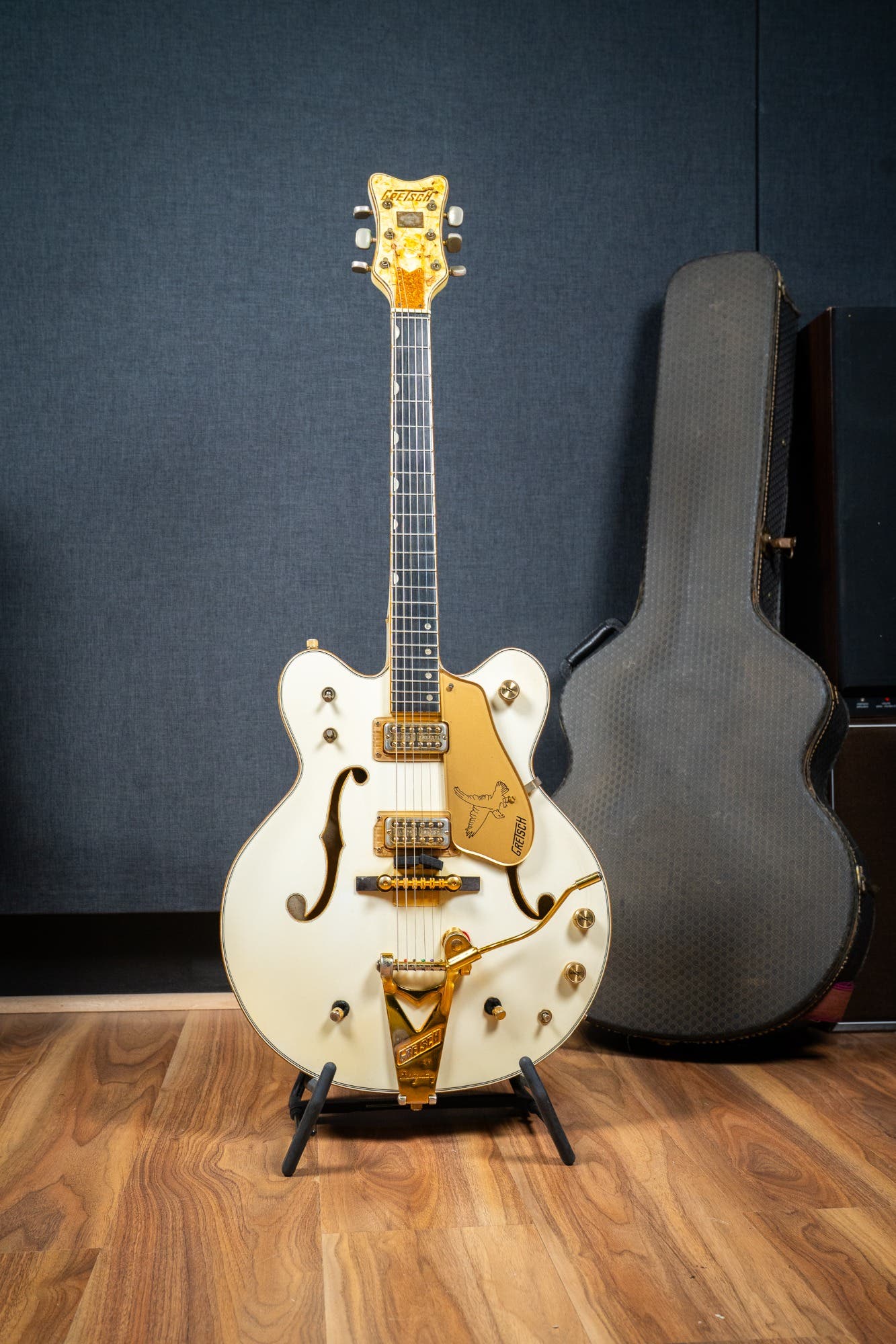 Gretsch 1972 White Falcon G6136 w/Case - Pre-Owned (Vintage)