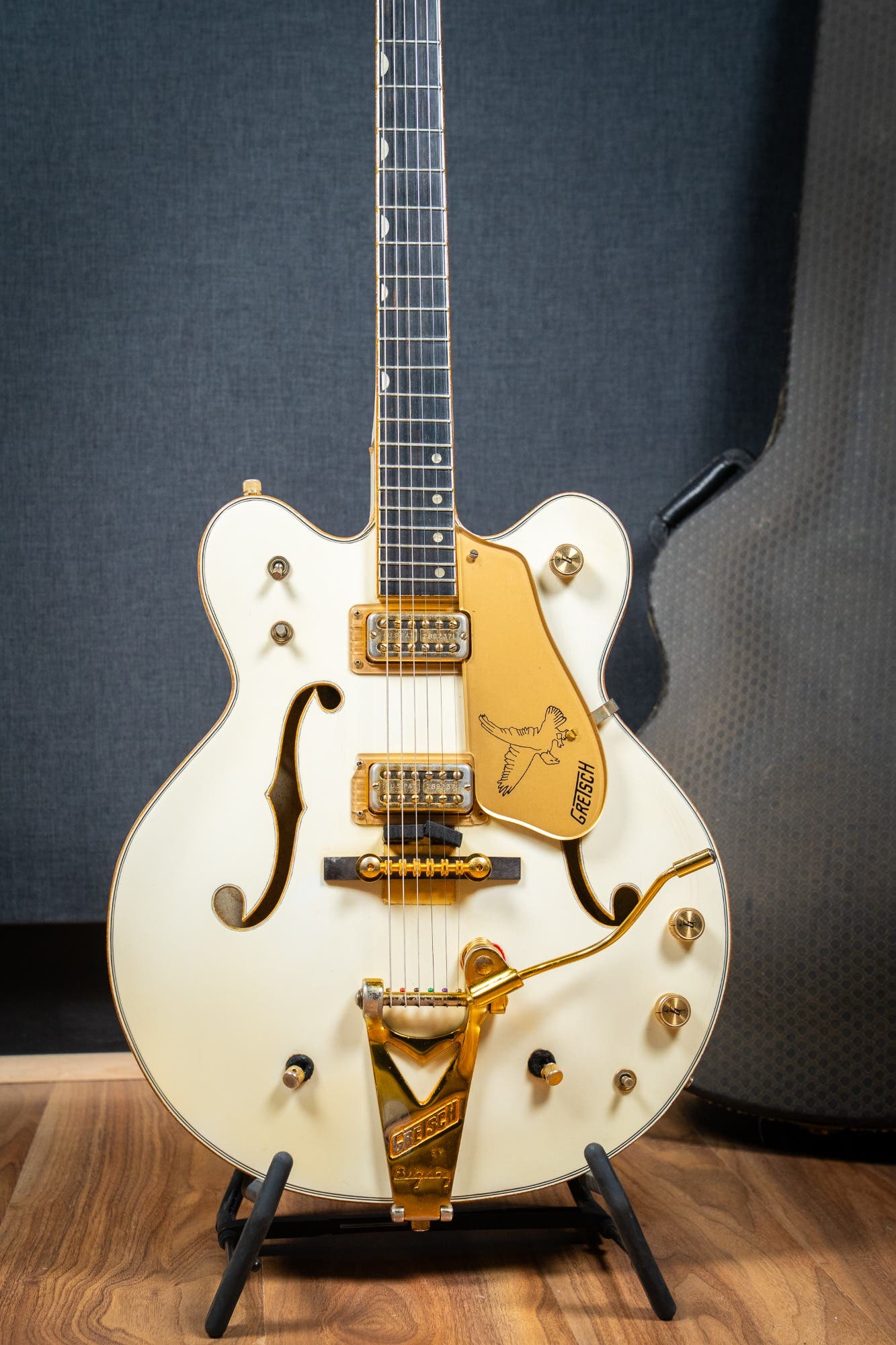 Gretsch 1972 White Falcon G6136 w/Case - Pre-Owned (Vintage)