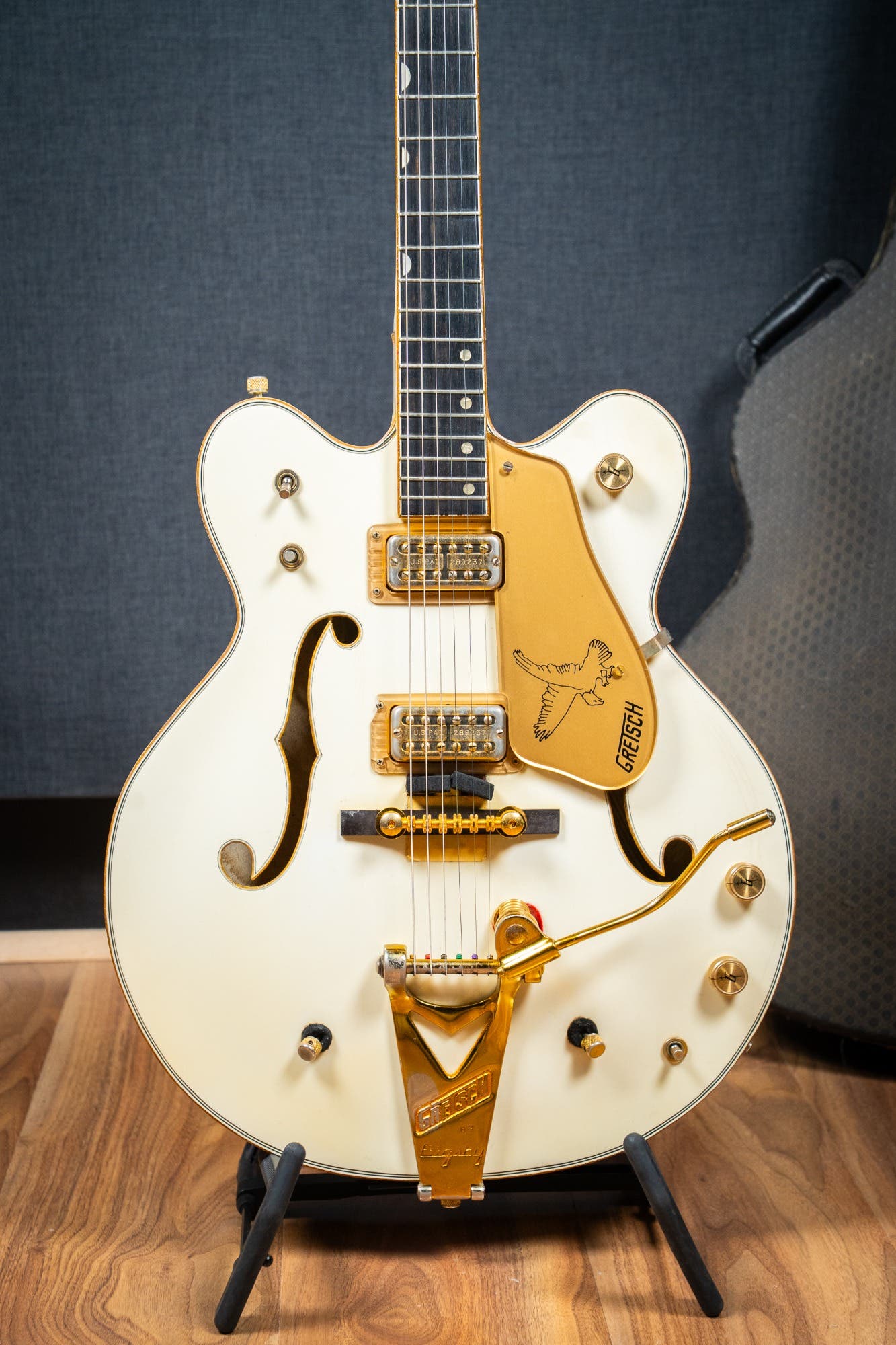 Gretsch 1972 White Falcon G6136 w/Case - Pre-Owned (Vintage)