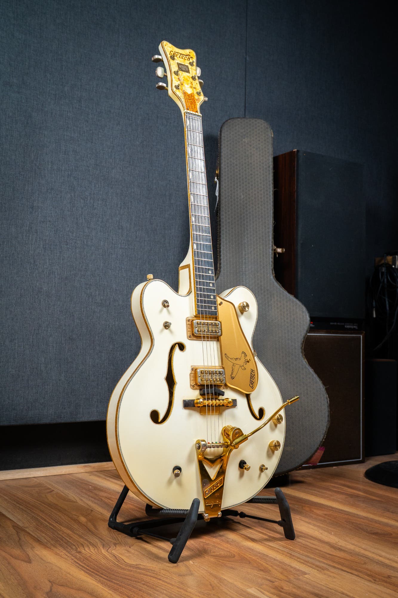 Gretsch 1972 White Falcon G6136 w/Case - Pre-Owned (Vintage)