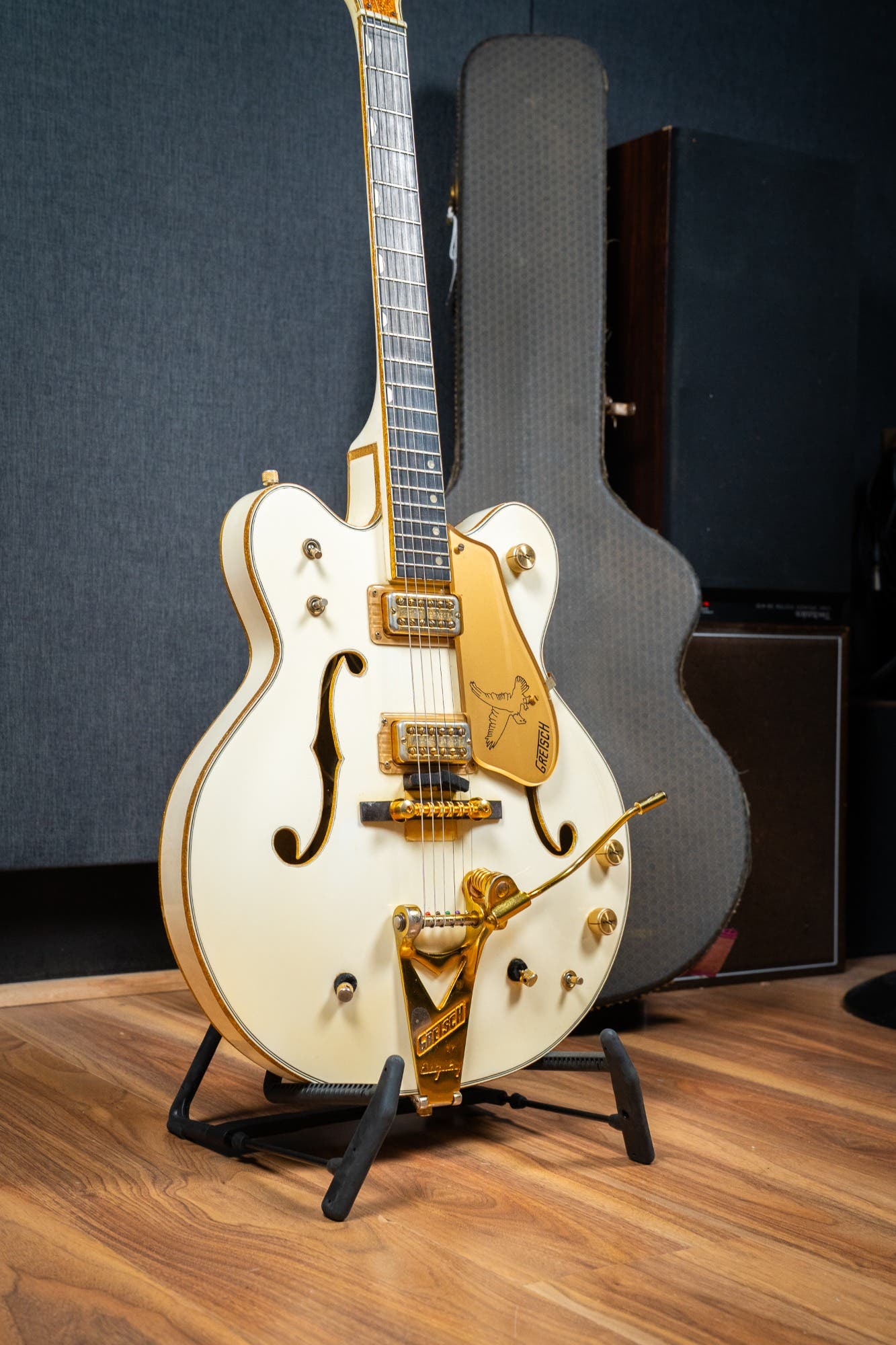 Gretsch 1972 White Falcon G6136 w/Case - Pre-Owned (Vintage)