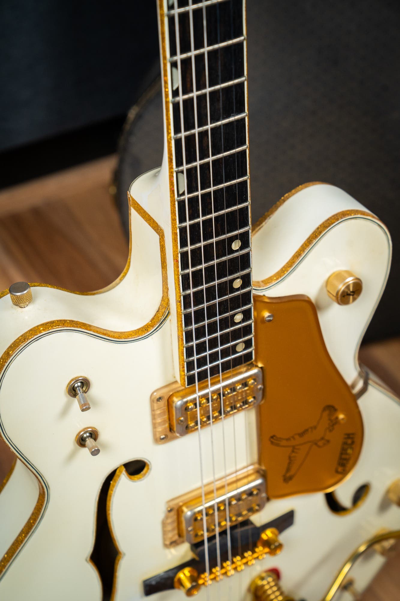 Gretsch 1972 White Falcon G6136 w/Case - Pre-Owned (Vintage)