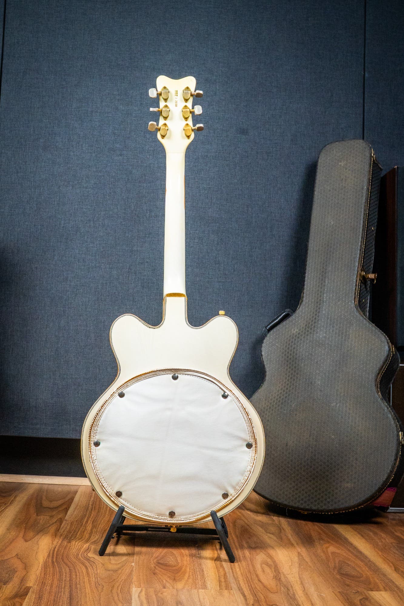 Gretsch 1972 White Falcon G6136 w/Case - Pre-Owned (Vintage)