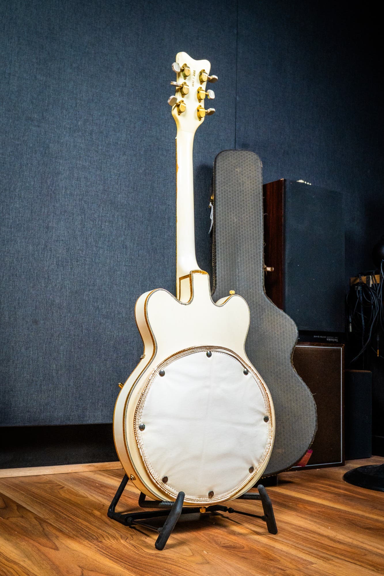 Gretsch 1972 White Falcon G6136 w/Case - Pre-Owned (Vintage)