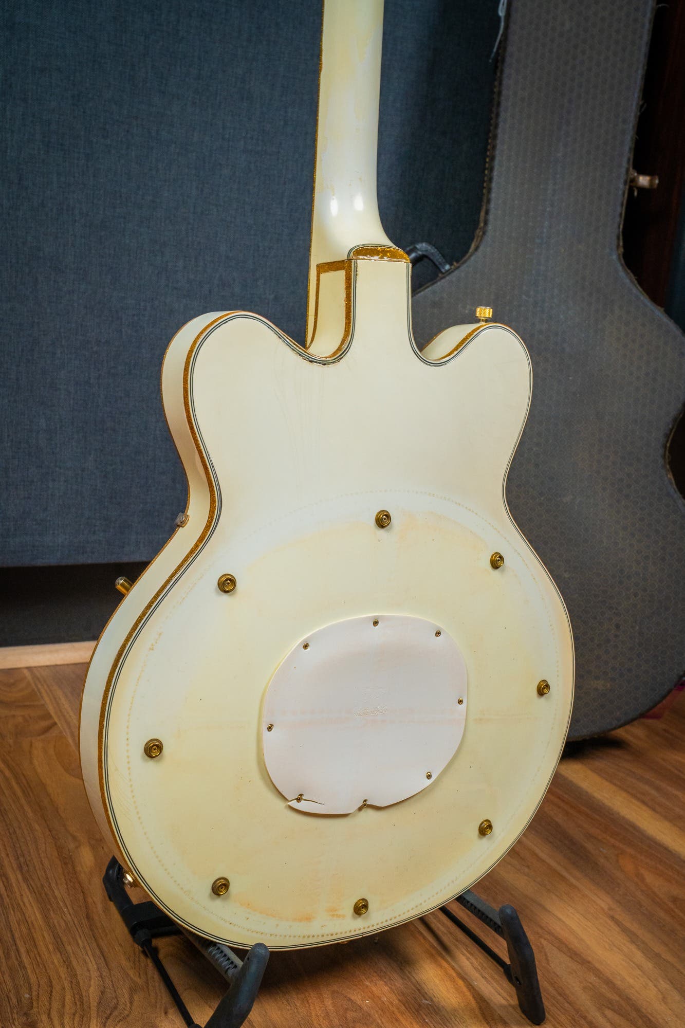 Gretsch 1972 White Falcon G6136 w/Case - Pre-Owned (Vintage)