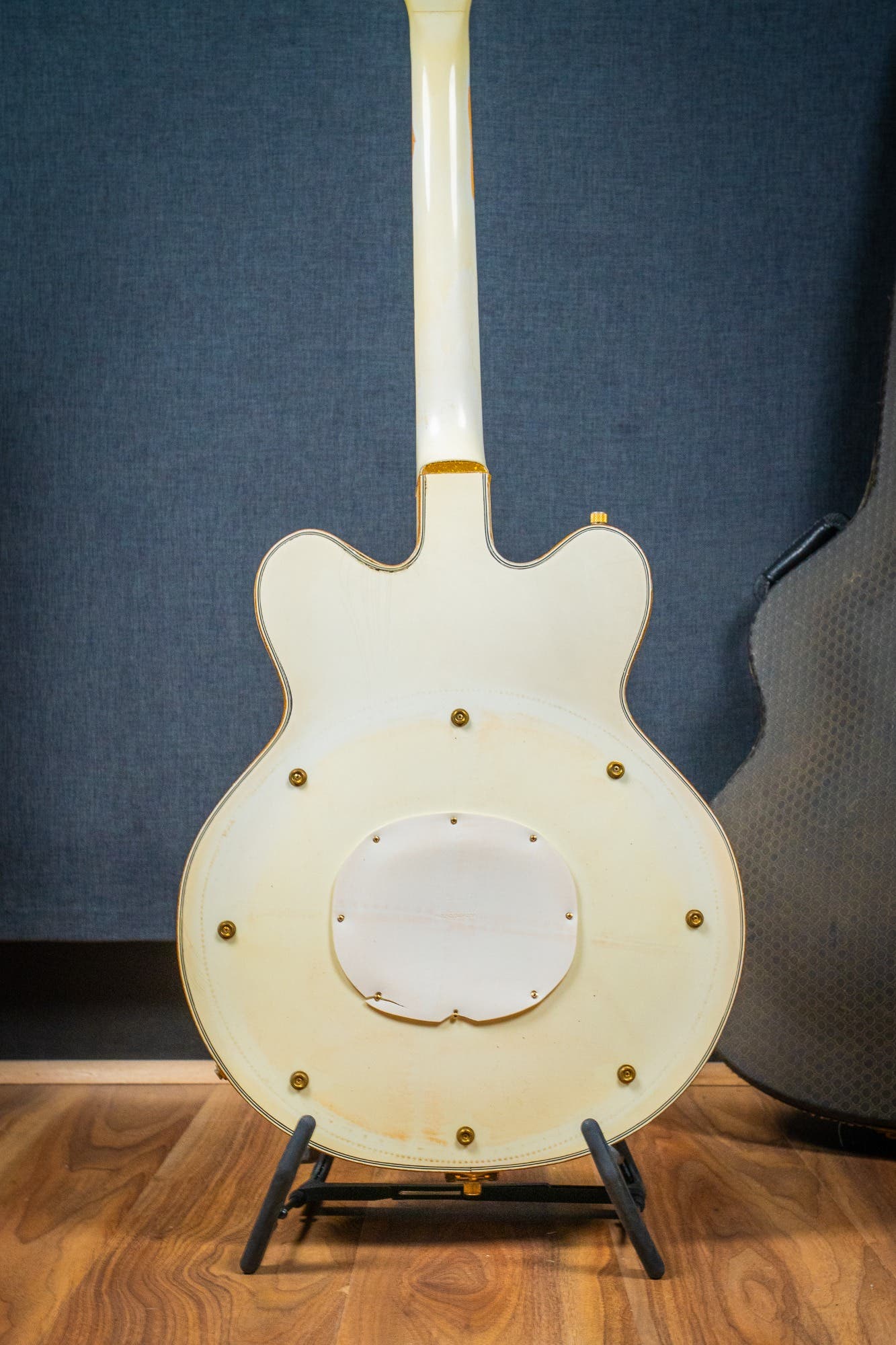 Gretsch 1972 White Falcon G6136 w/Case - Pre-Owned (Vintage)