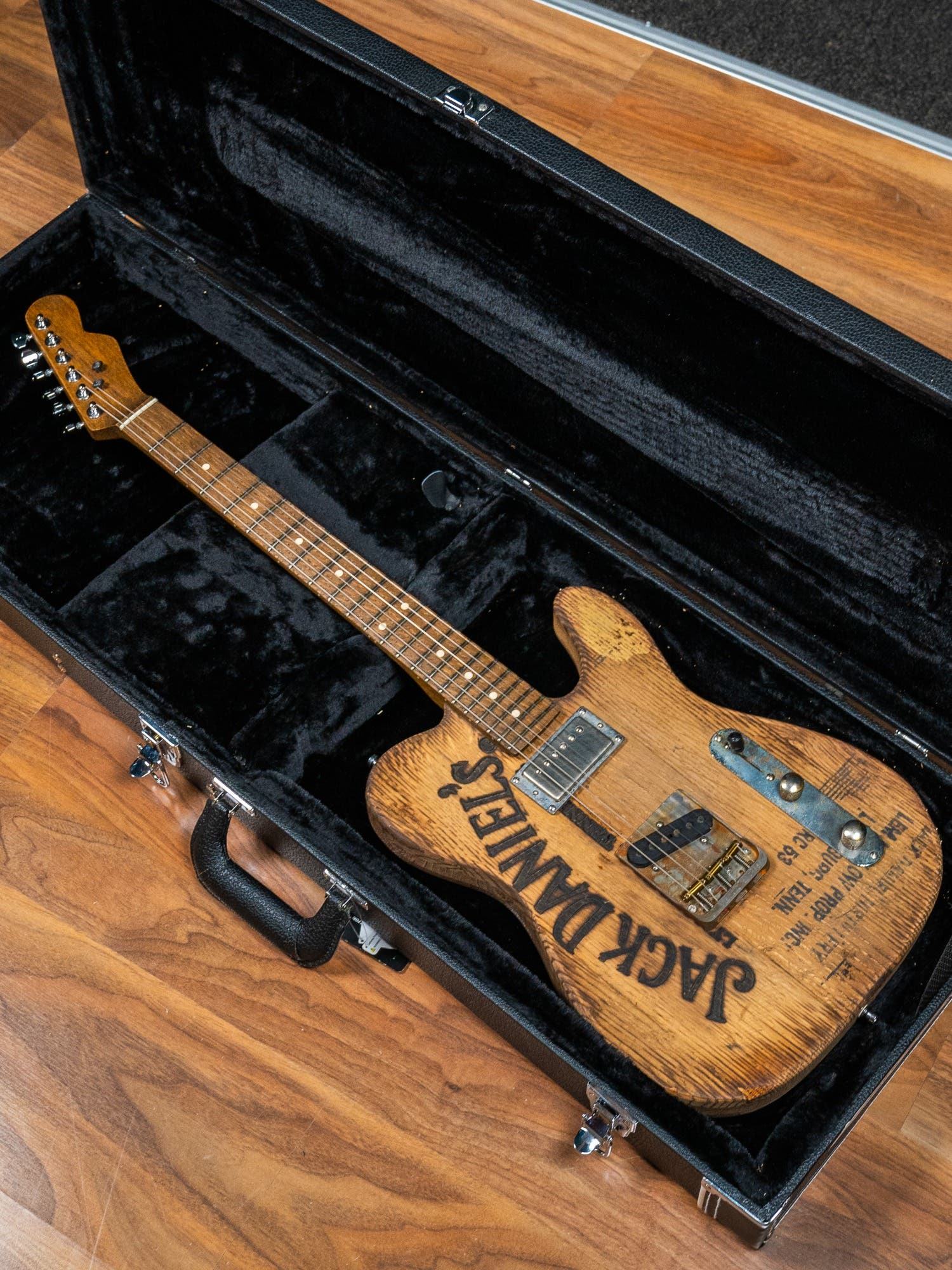 Justin Johnson Signature Guitar + Gator Case - Whiskey Barrel Jack Daniels (Stencil) - Pre-Owned