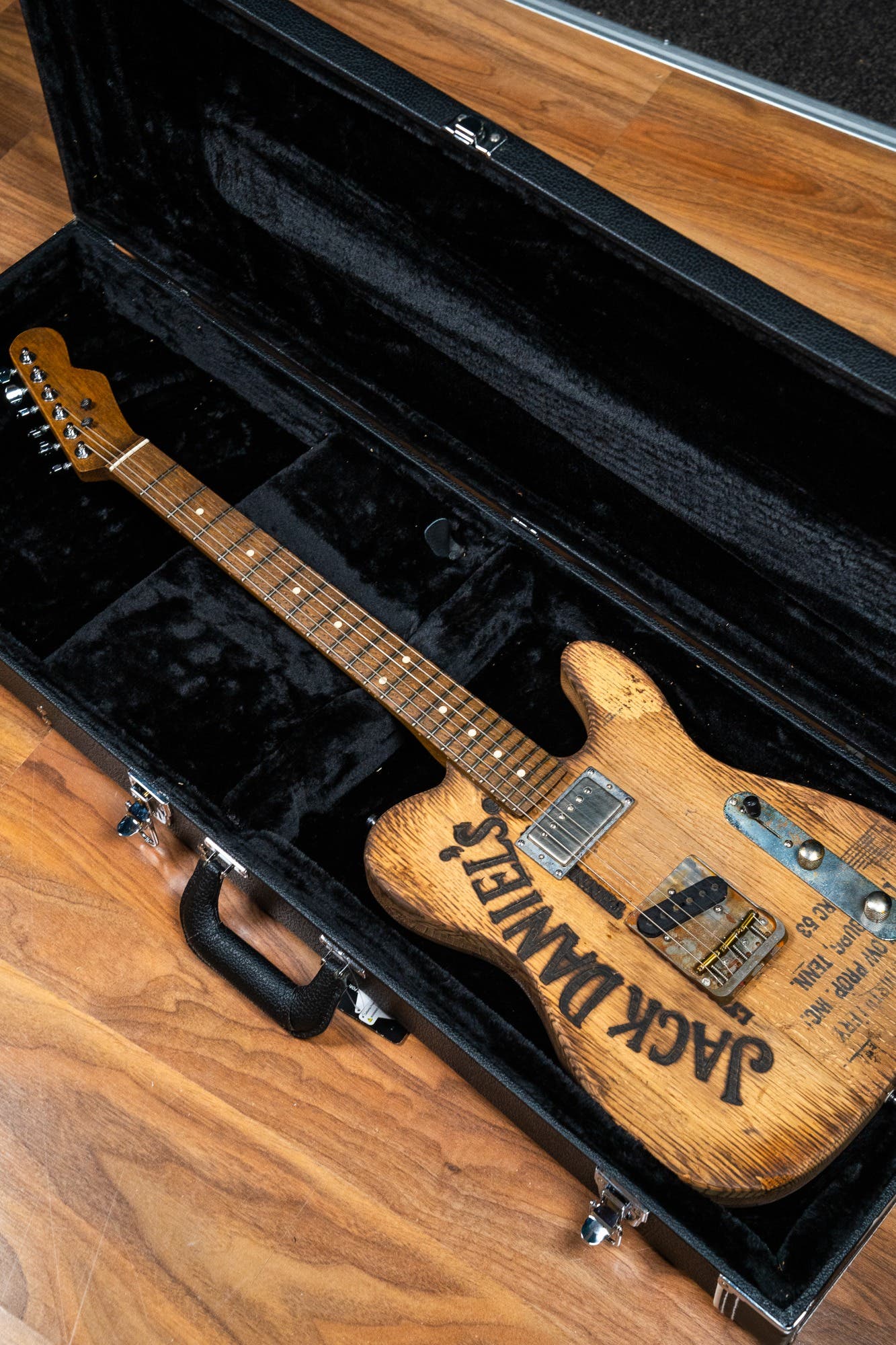 Justin Johnson Signature Guitar + Gator Case - Whiskey Barrel Jack Daniels (Stencil) - Pre-Owned