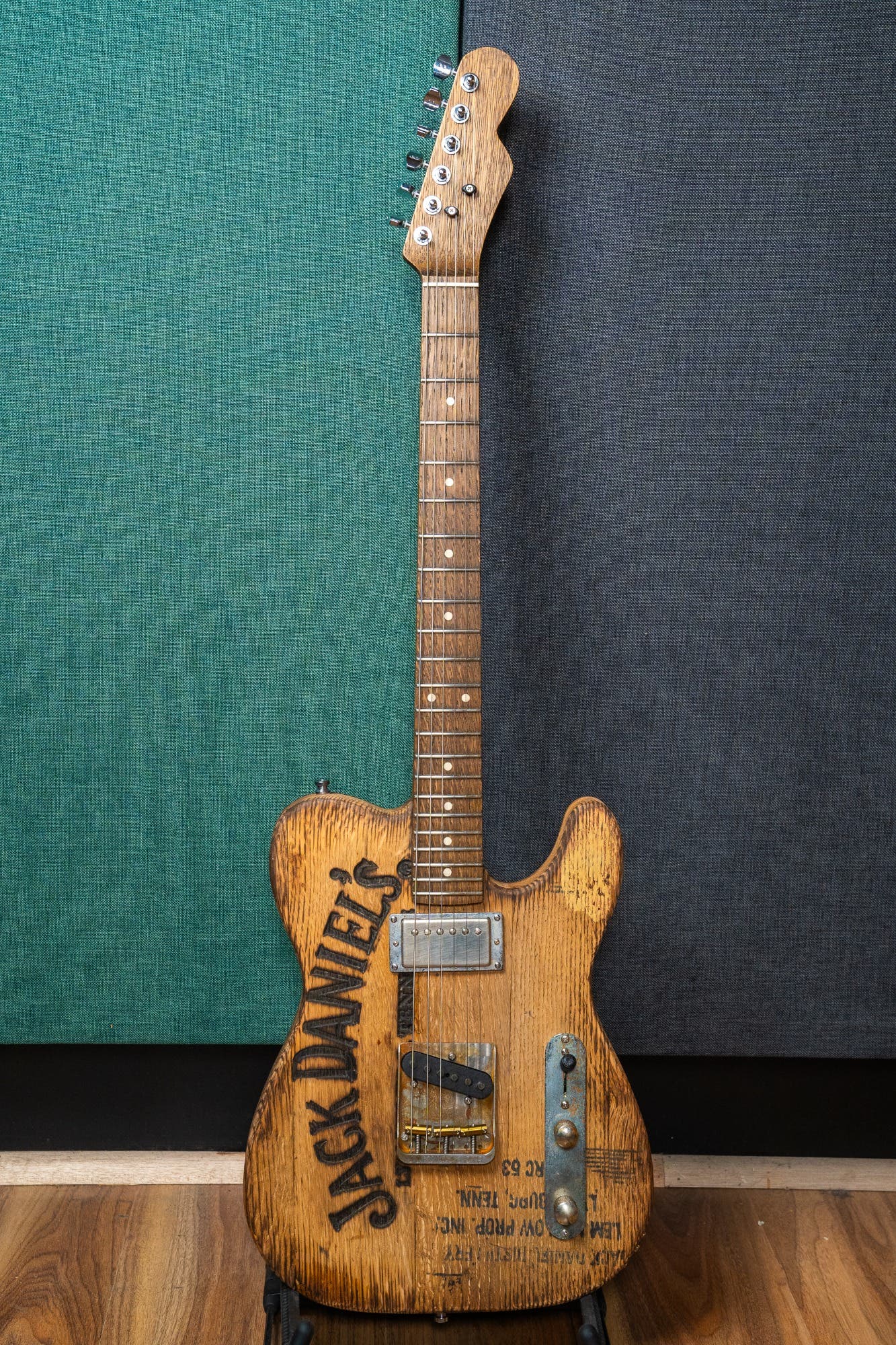 Justin Johnson Signature Guitar + Gator Case - Whiskey Barrel Jack Daniels (Stencil) - Pre-Owned