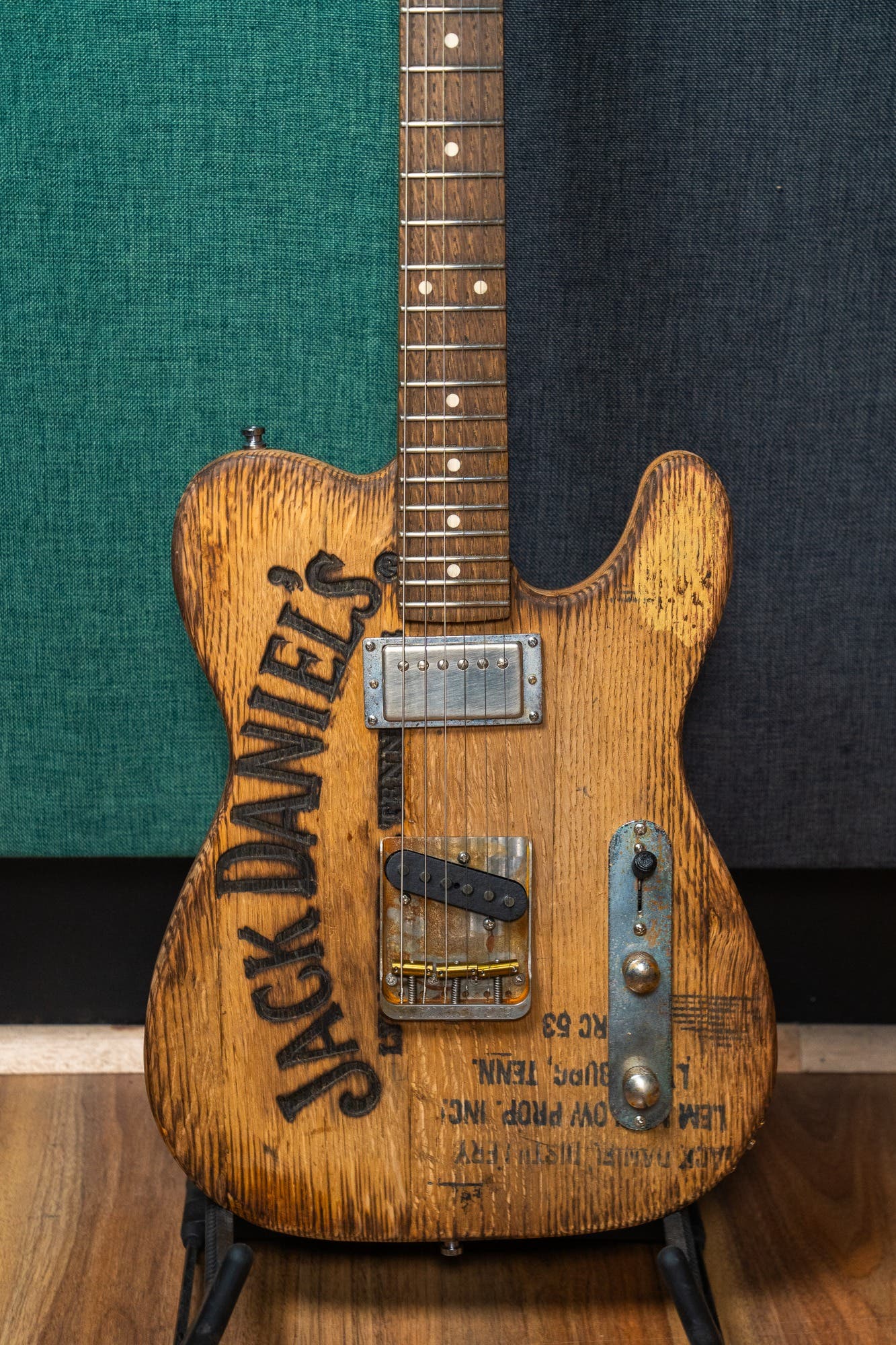 Justin Johnson Signature Guitar + Gator Case - Whiskey Barrel Jack Daniels (Stencil) - Pre-Owned