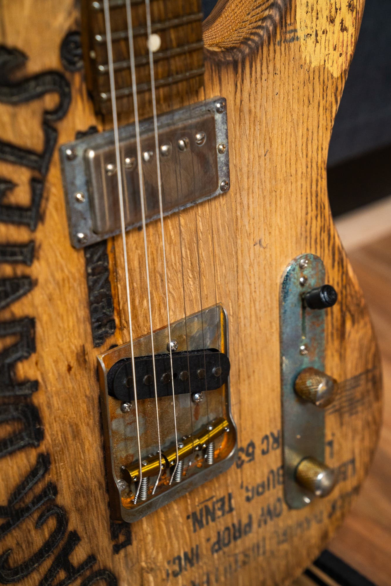 Justin Johnson Signature Guitar + Gator Case - Whiskey Barrel Jack Daniels (Stencil) - Pre-Owned