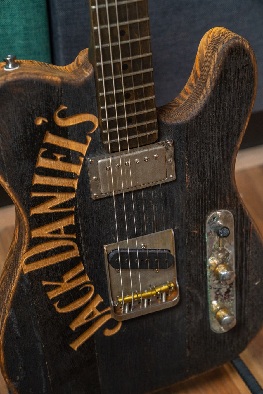Justin Johnson Signature Guitar + Gator Case - Whiskey Barrel Jack Daniels (2021) - Pre-Owned
