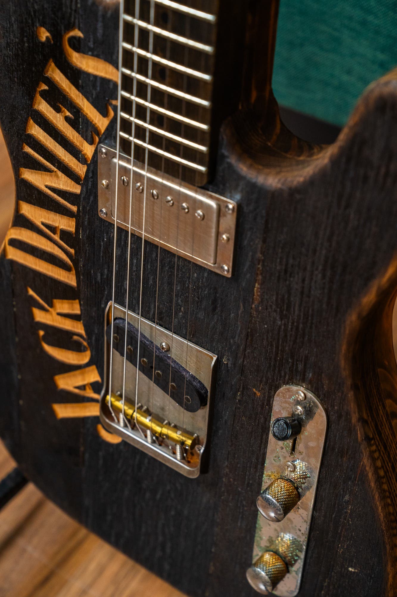 Justin Johnson Signature Guitar + Gator Case - Whiskey Barrel Jack Daniels (2021) - Pre-Owned