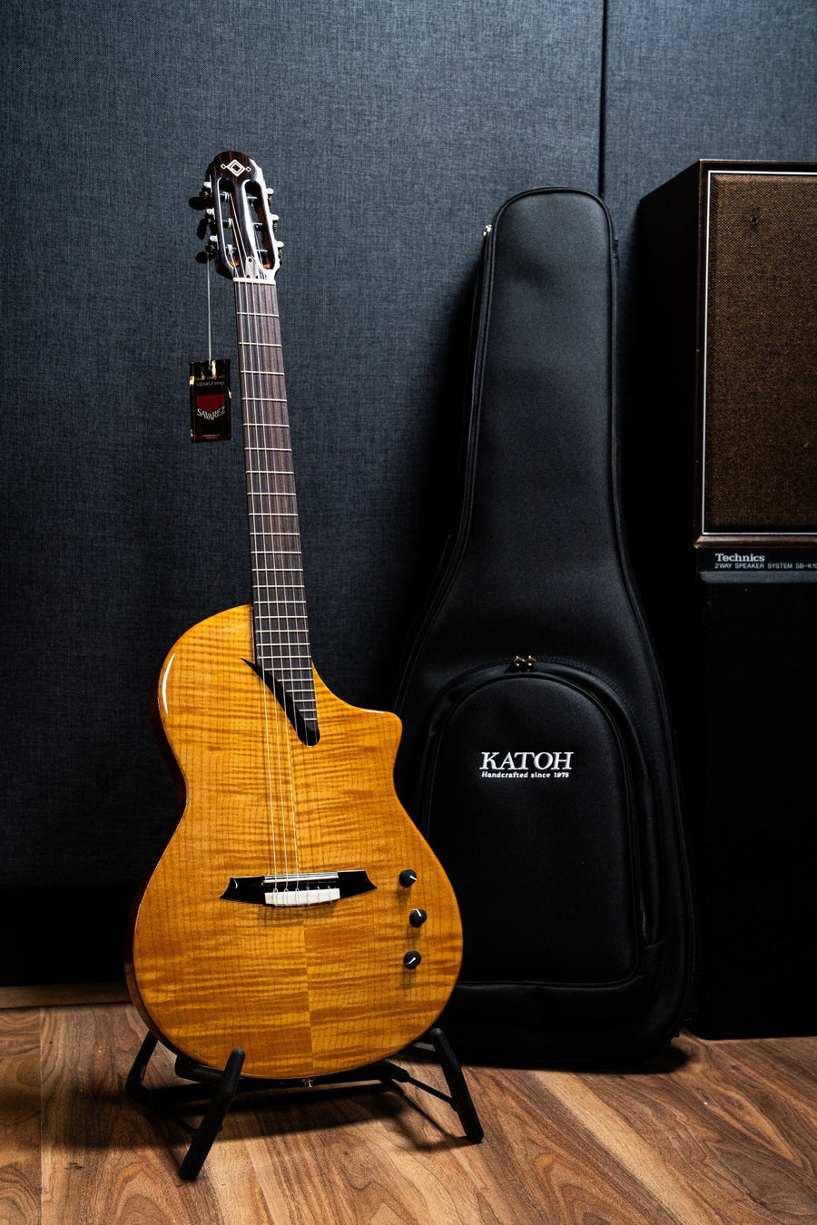 Katoh Hispania Chambered Solidbody Nylon String Guitar w/Bag - Natural