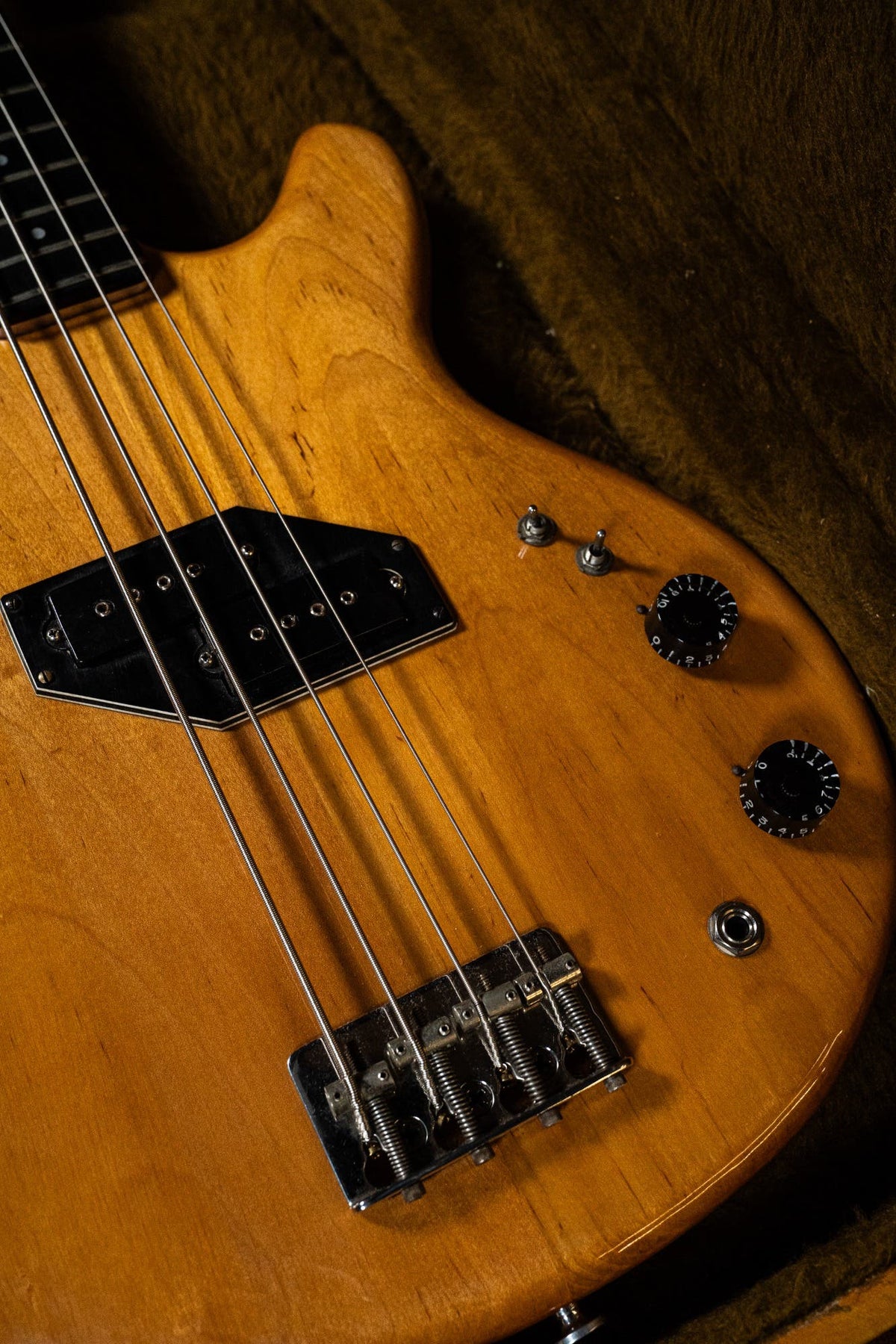 Kramer 1979 DMZ4000 Bass w/Hardcase - Natural - Pre-Owned