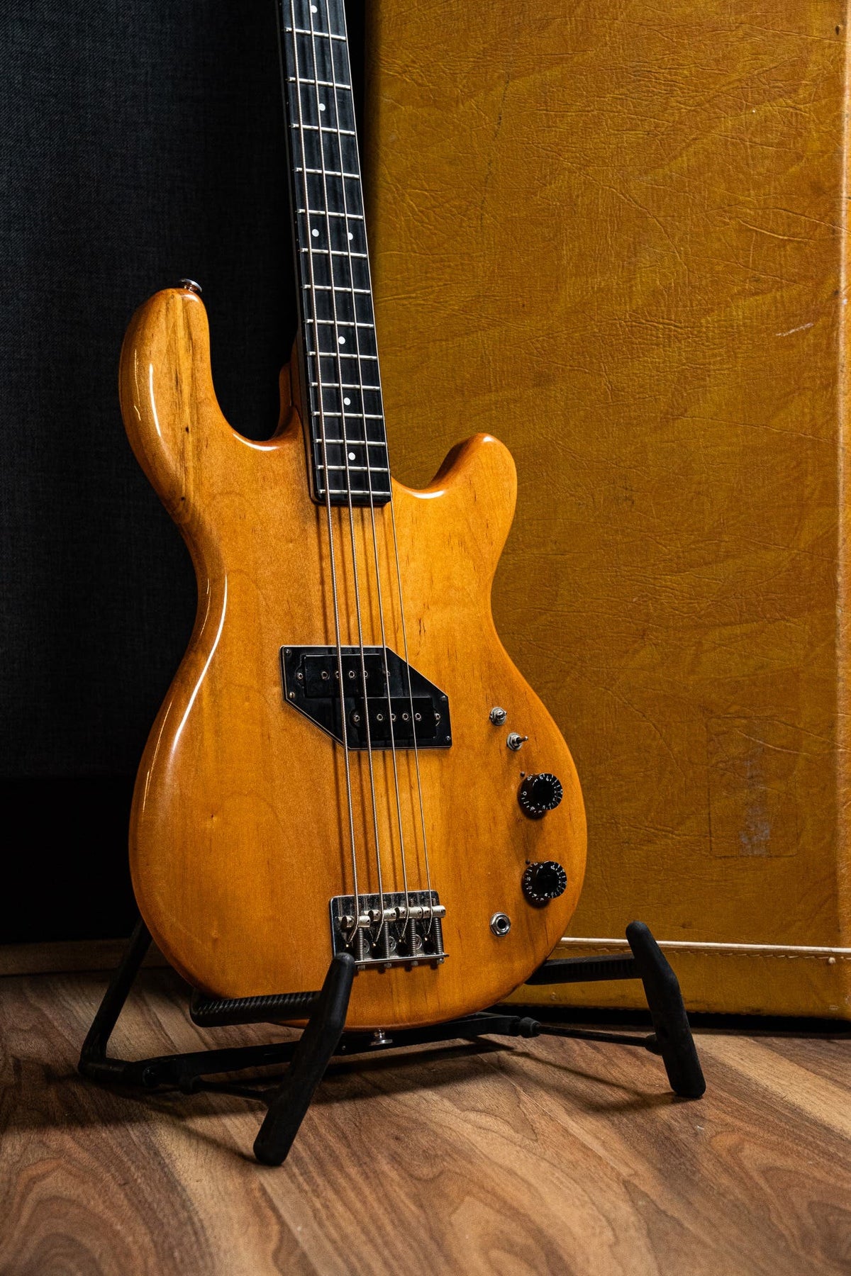 Kramer 1979 DMZ4000 Bass w/Hardcase - Natural - Pre-Owned