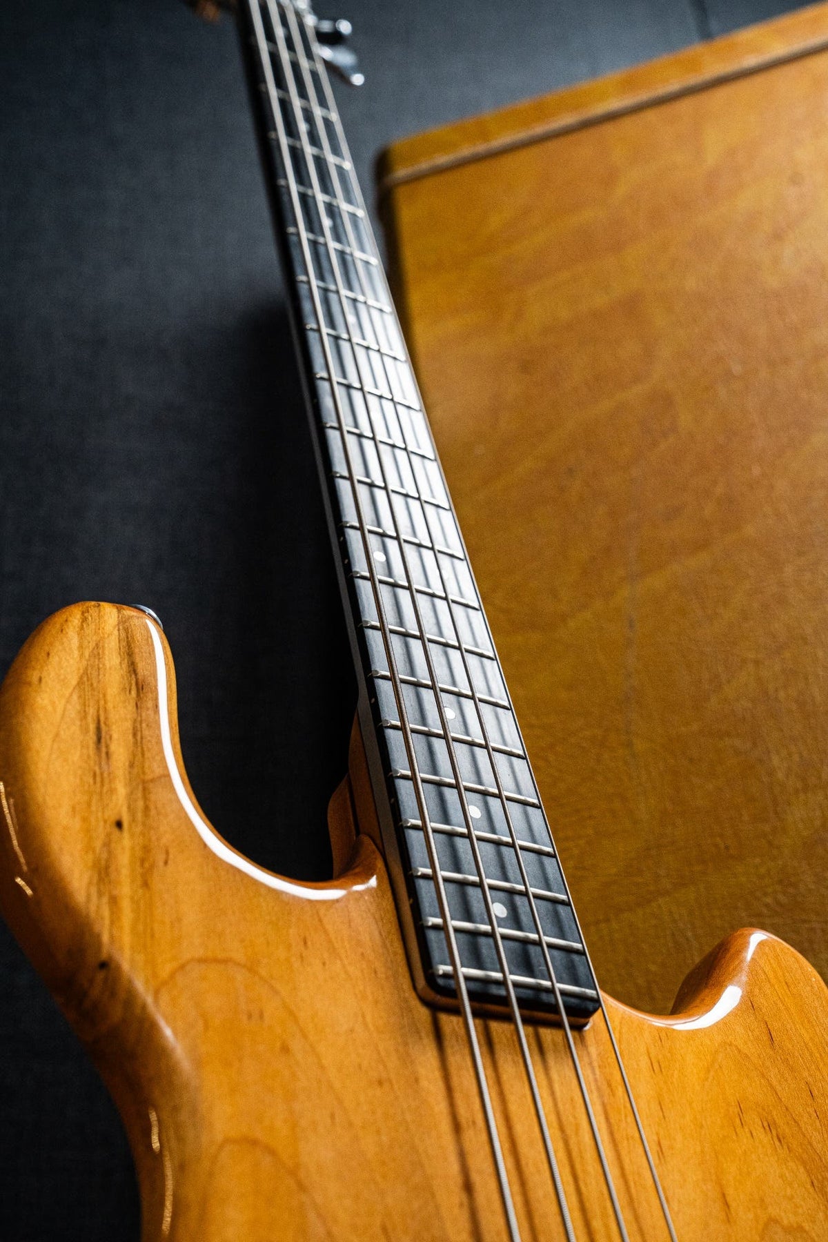 Kramer 1979 DMZ4000 Bass w/Hardcase - Natural - Pre-Owned