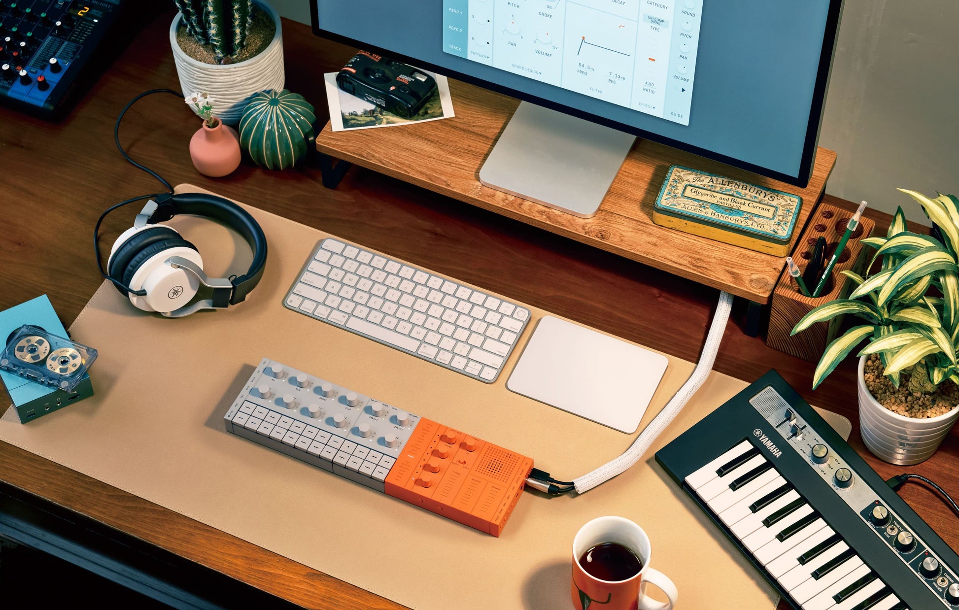 Yamaha SEQTRAK Portable Synth / Music Production Studio - Orange