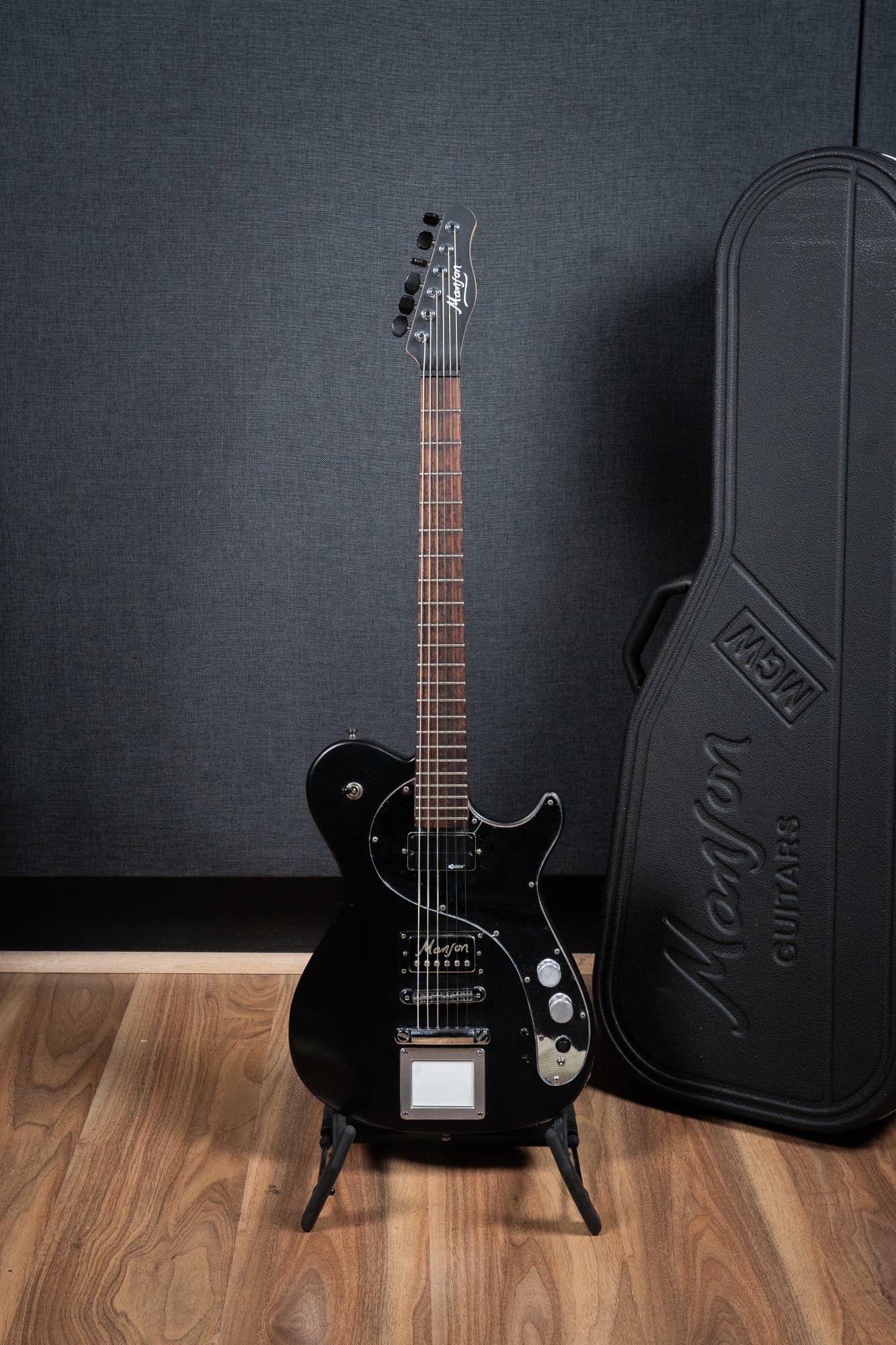 Manson Guitar Works 2011 MA-1 Guitar w/Case - Pre-Owned