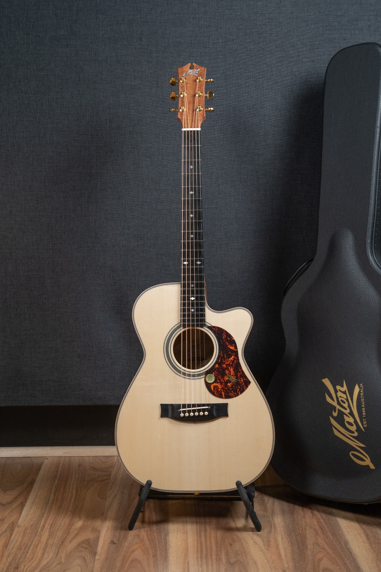 Maton EBG808C-ARTIST Acoustic Electric Guitar w/Case