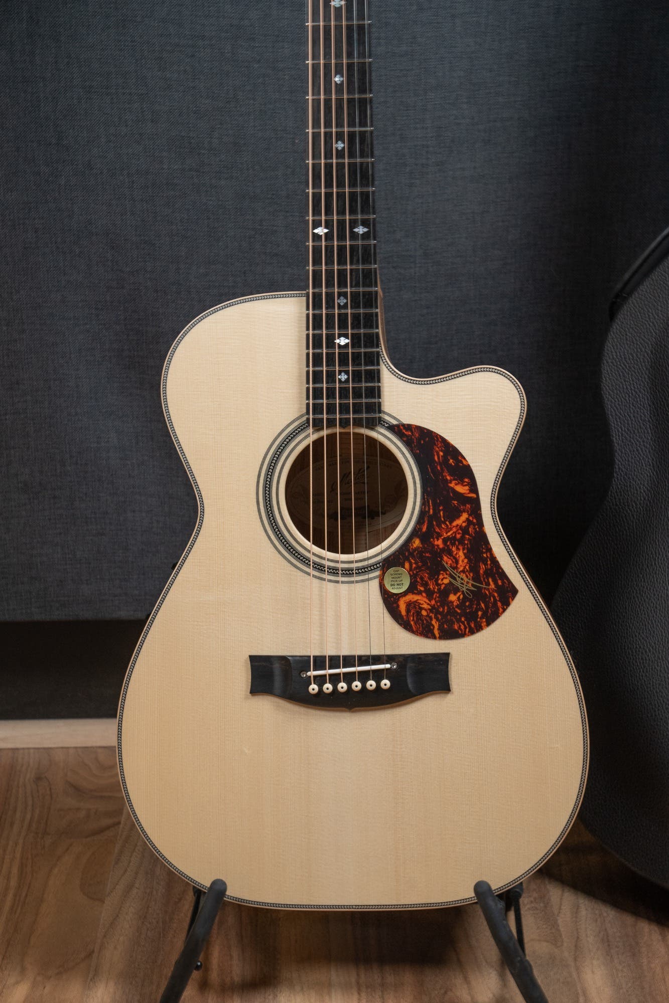 Maton EBG808C-ARTIST Acoustic Electric Guitar w/Case