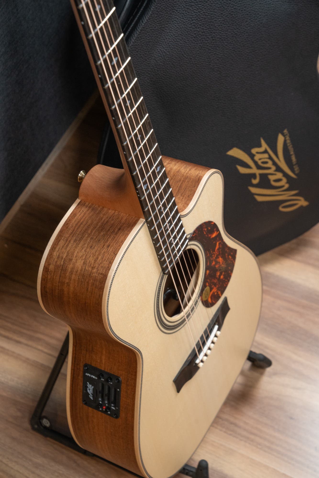 Maton EBG808C-ARTIST Acoustic Electric Guitar w/Case