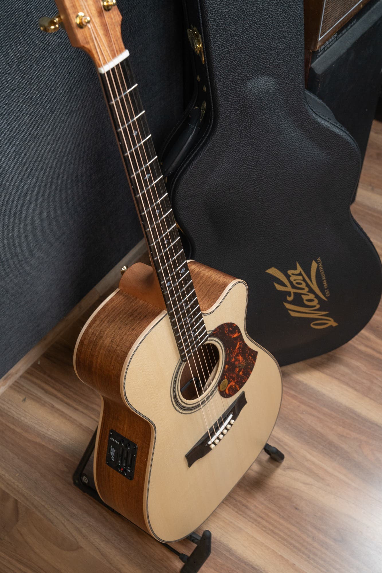 Maton EBG808C-ARTIST Acoustic Electric Guitar w/Case