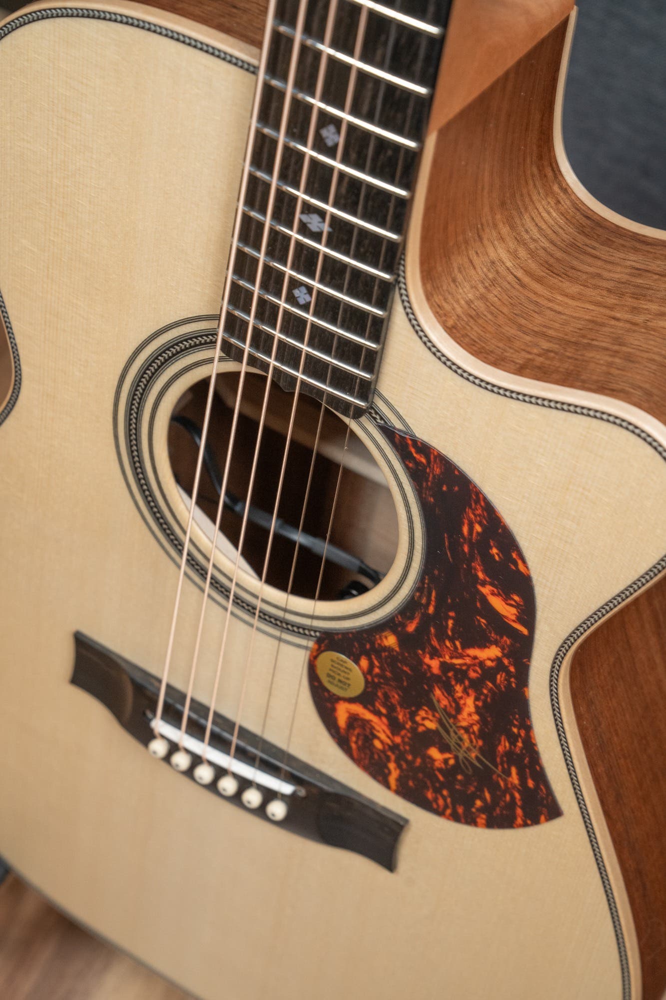 Maton EBG808C-ARTIST Acoustic Electric Guitar w/Case