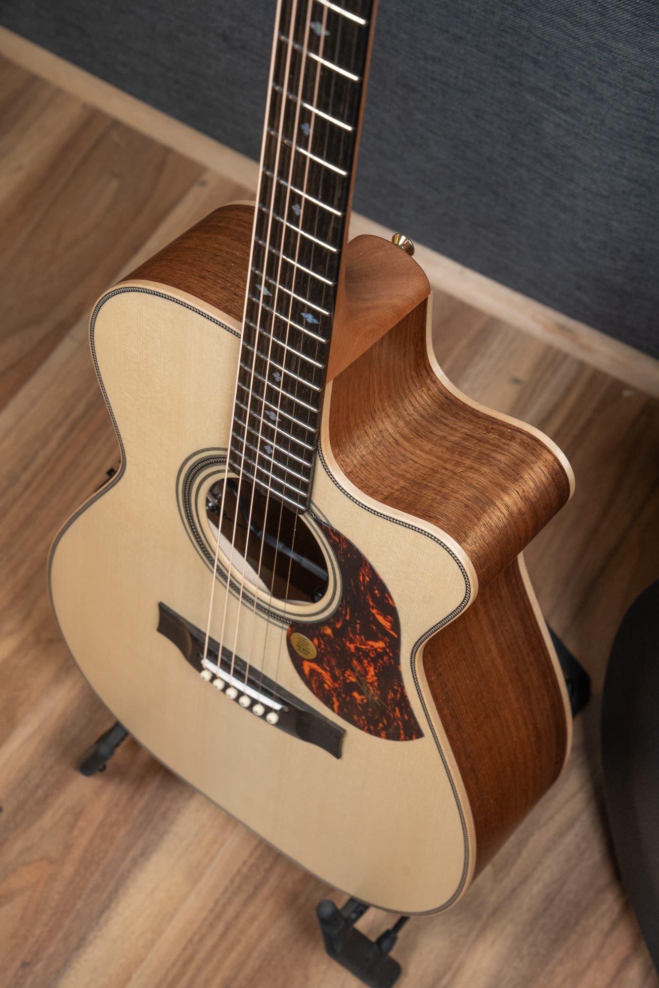 Maton EBG808C-ARTIST Acoustic Electric Guitar w/Case