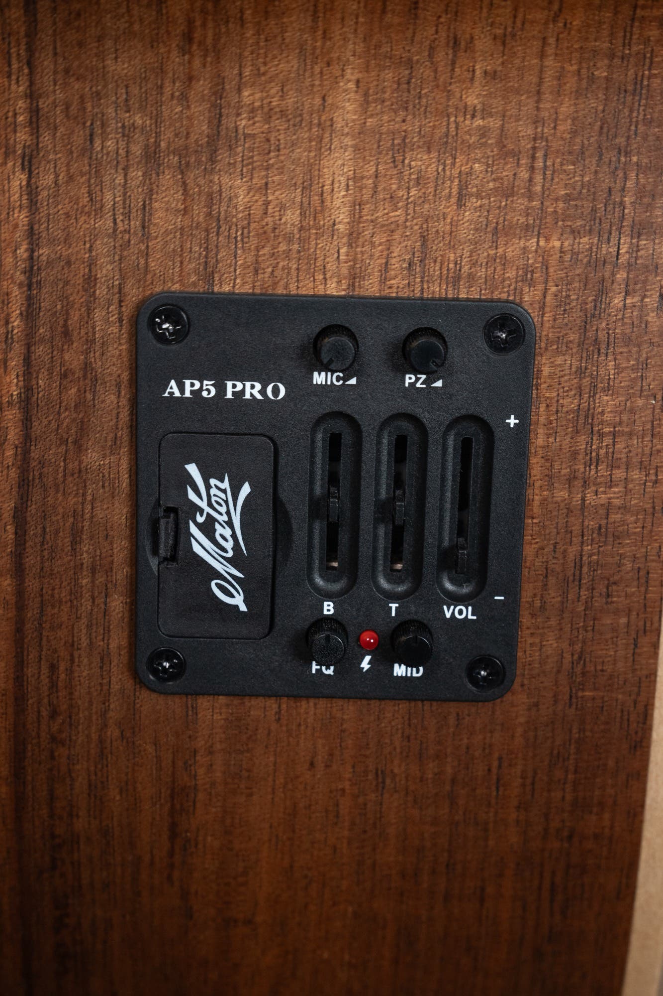 Maton EBG808C-ARTIST Acoustic Electric Guitar w/Case