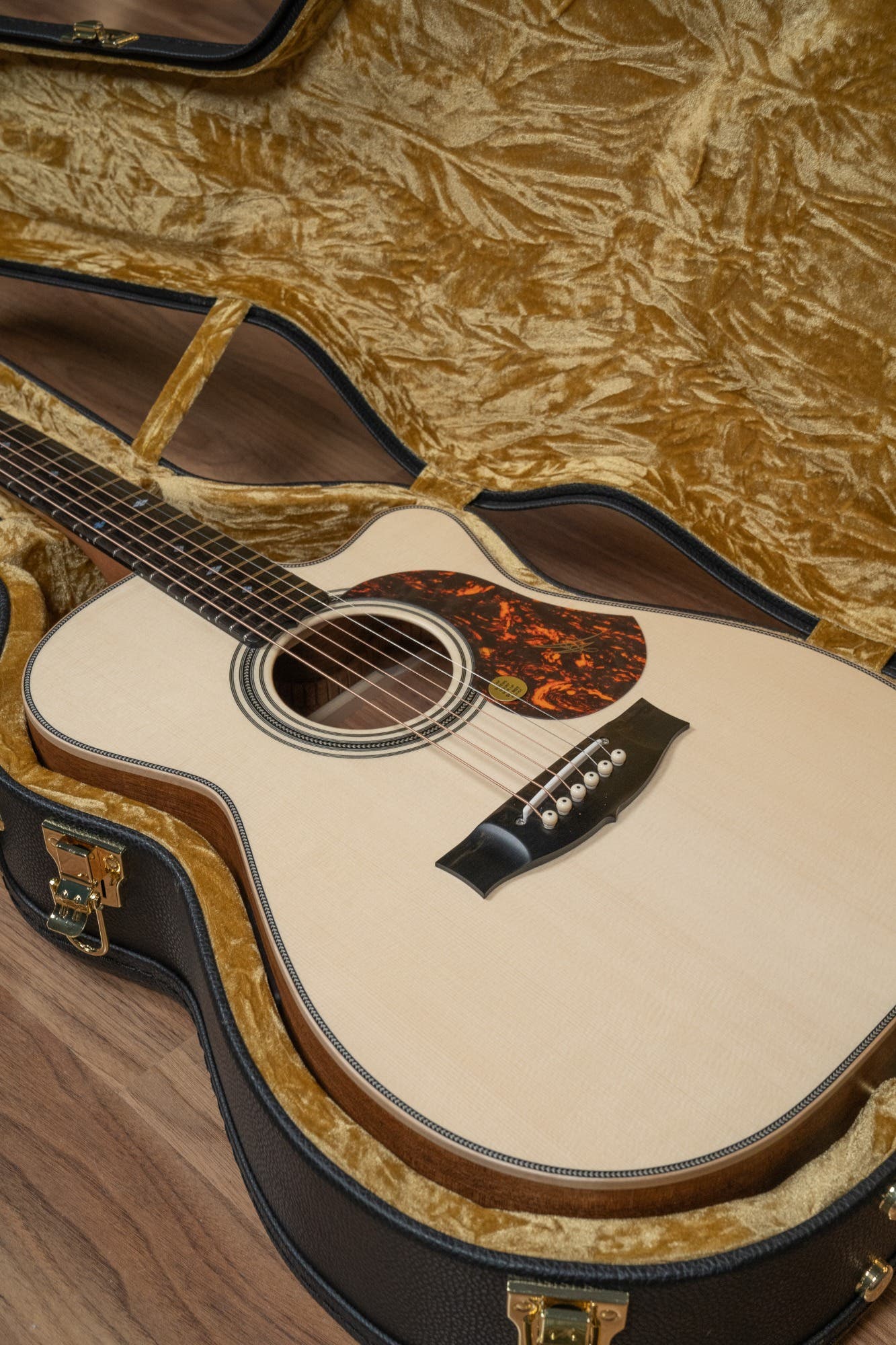 Maton EBG808C-ARTIST Acoustic Electric Guitar w/Case