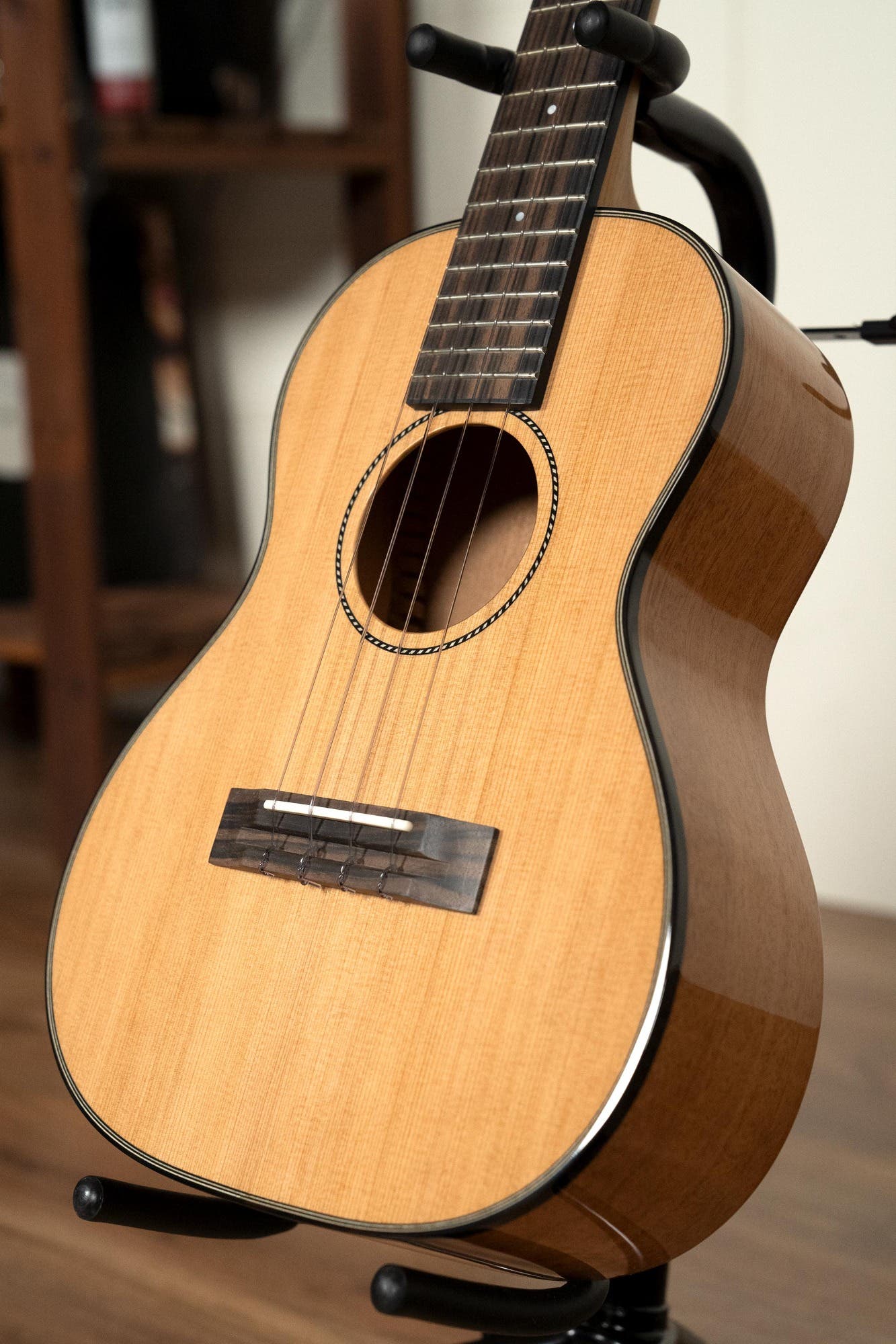 Pono MTD-CR Tenor Deluxe Ukulele - Mahogany w/Cedar Top (PONO-MTD-CR)