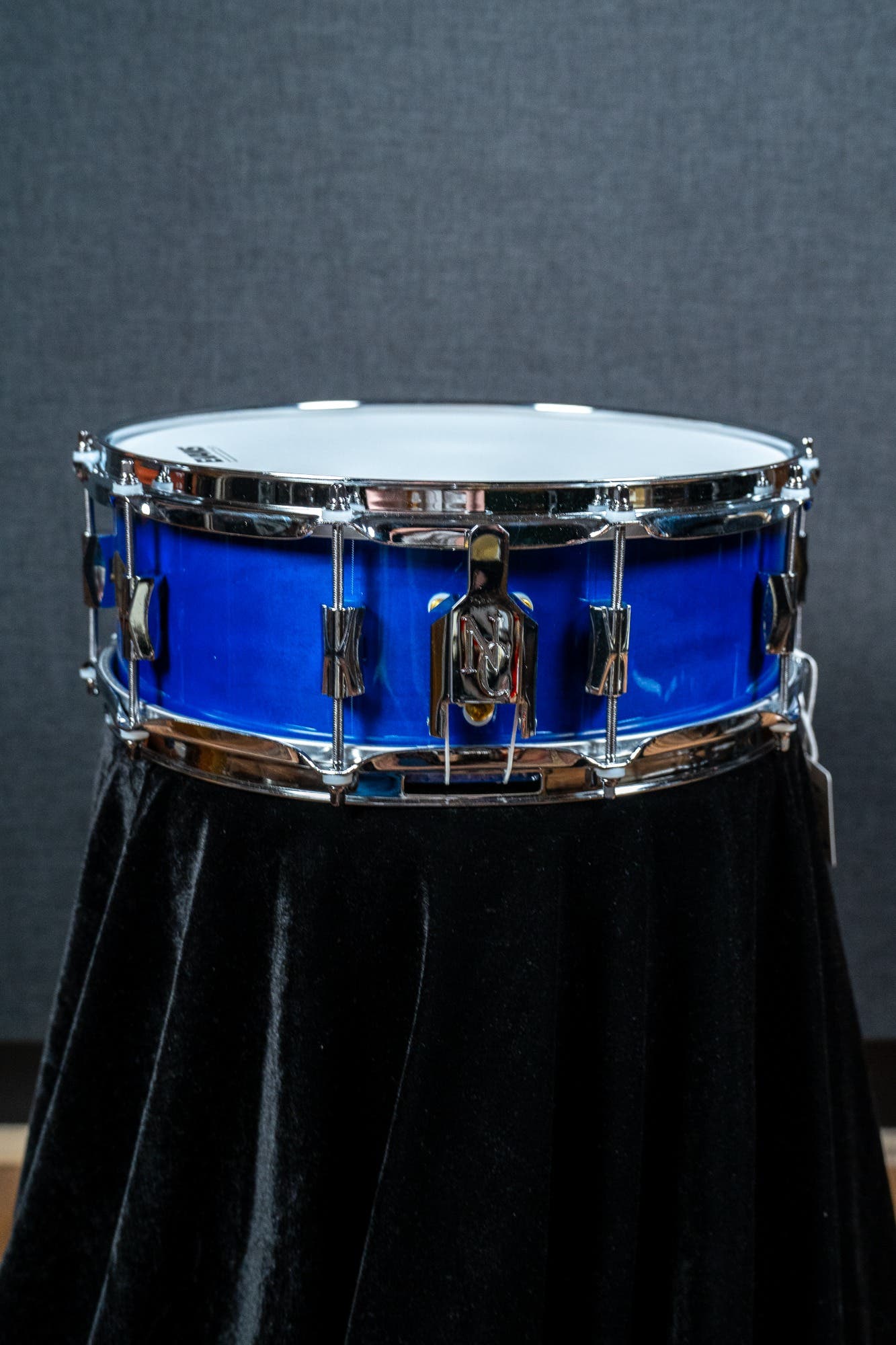 Noble and Cooley CD 14x5 Maple Snare - Trans Blue Gloss (Chrome HW)
