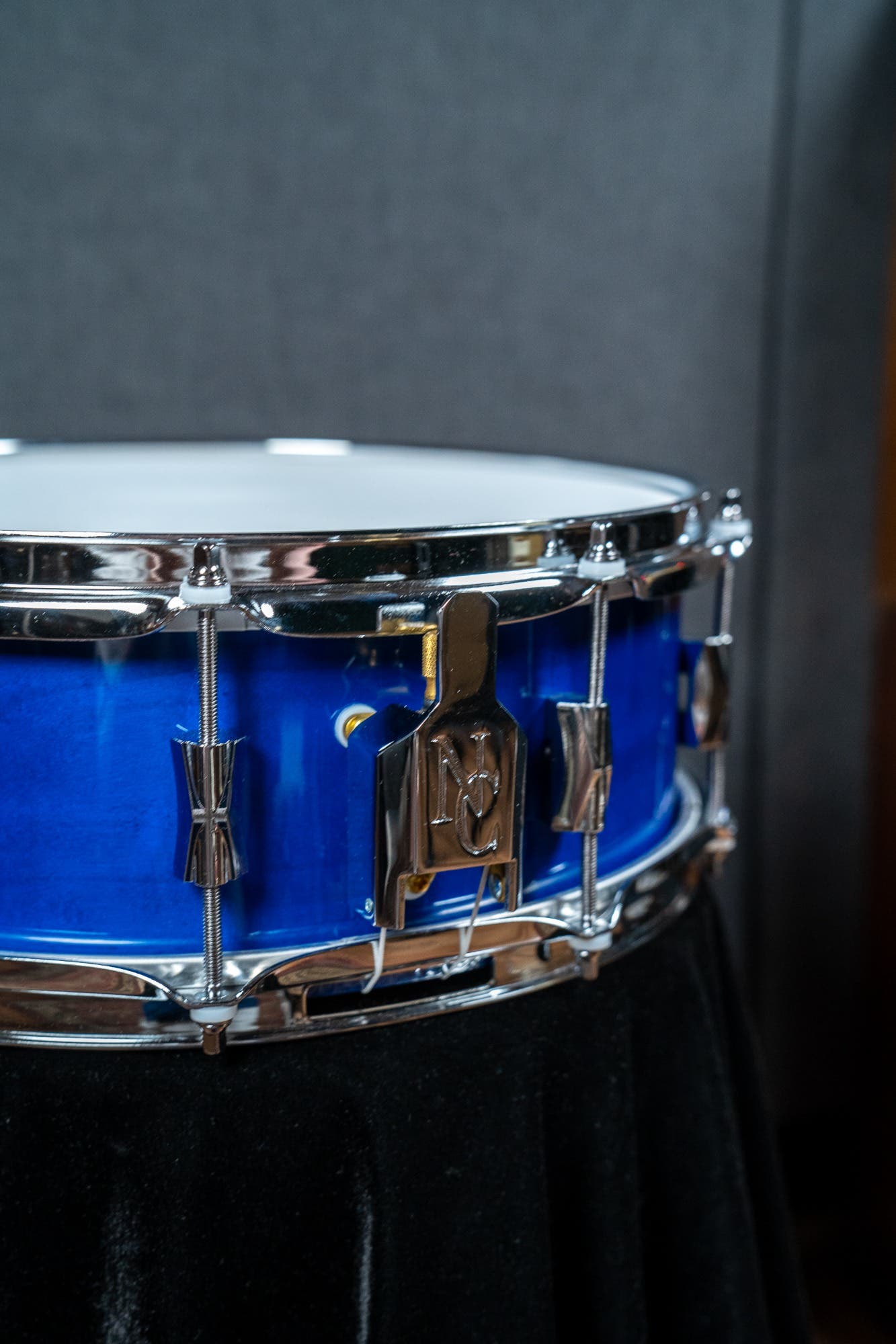 Noble and Cooley CD 14x5 Maple Snare - Trans Blue Gloss (Chrome HW)