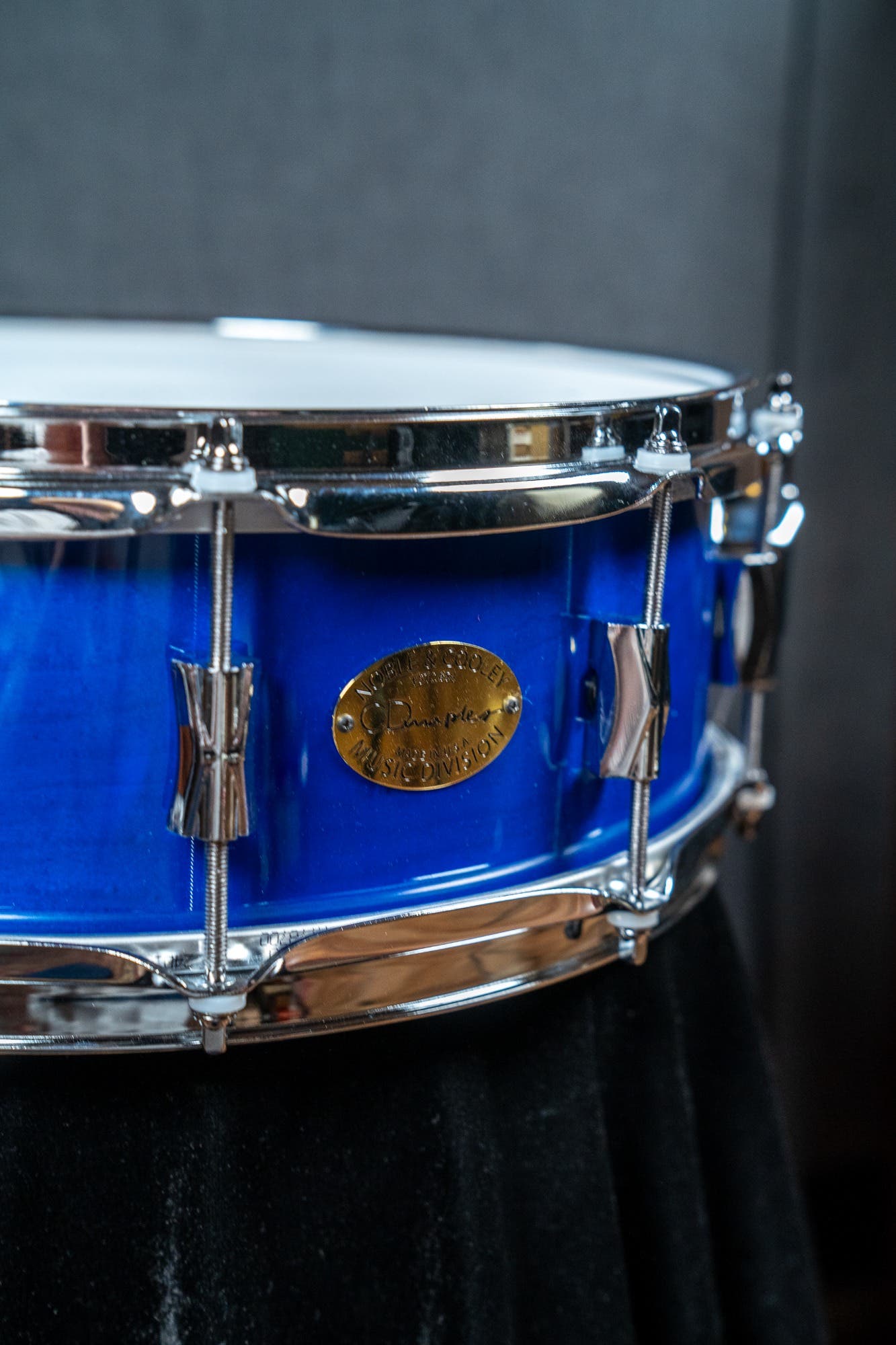 Noble and Cooley CD 14x5 Maple Snare - Trans Blue Gloss (Chrome HW)