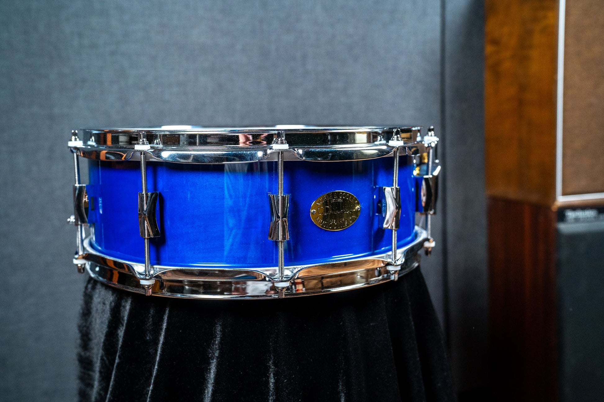 Noble and Cooley CD 14x5 Maple Snare - Trans Blue Gloss (Chrome HW)
