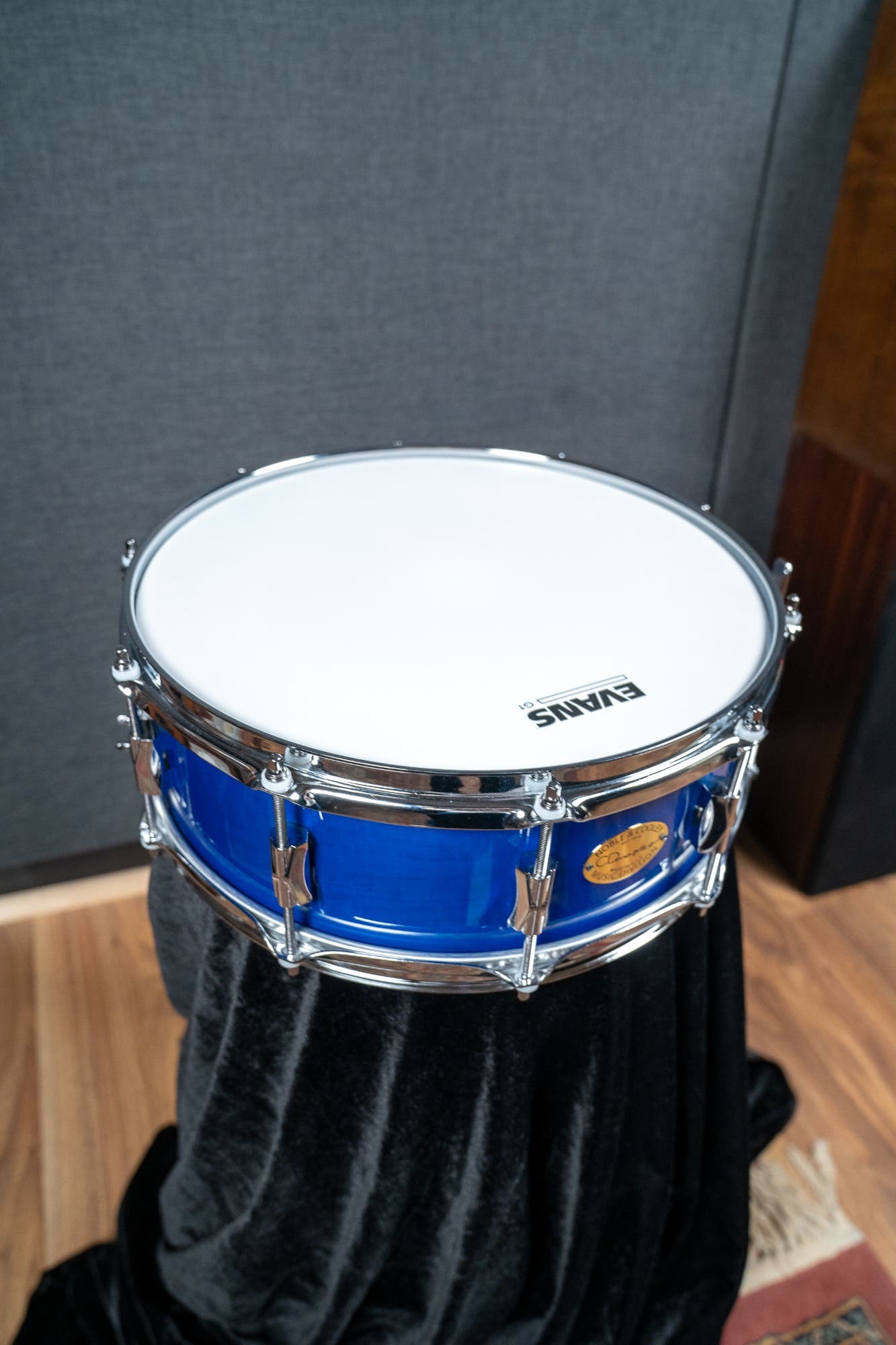 Noble and Cooley CD 14x5 Maple Snare - Trans Blue Gloss (Chrome HW)